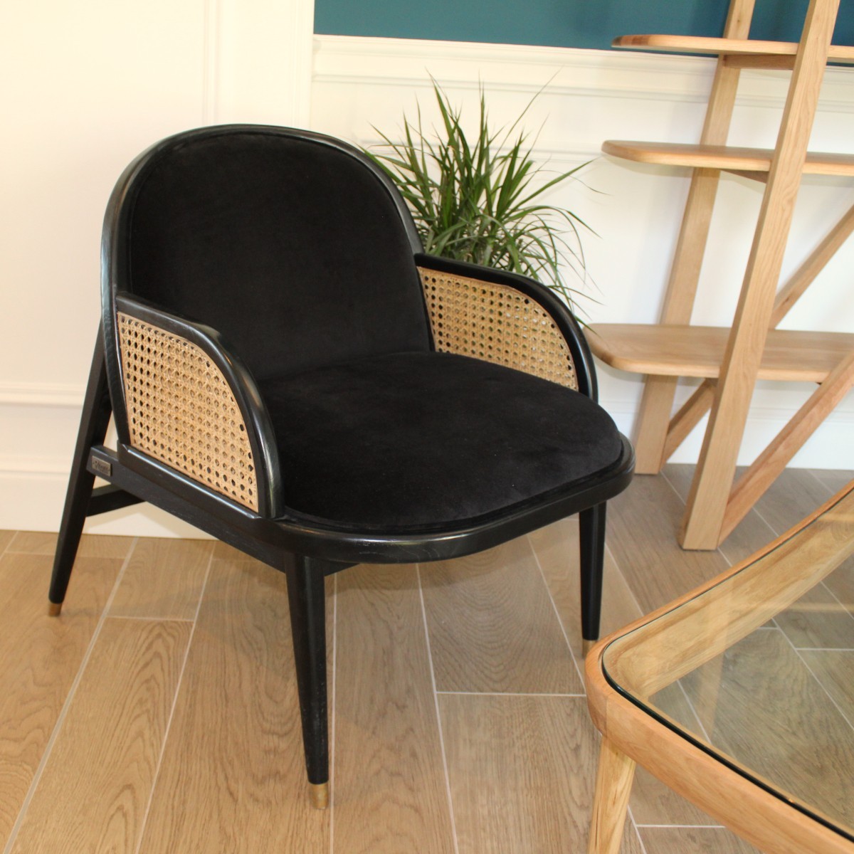 Fauteuil en chêne, cannage et velours MARCEL noir, ROBIN DES BOIS