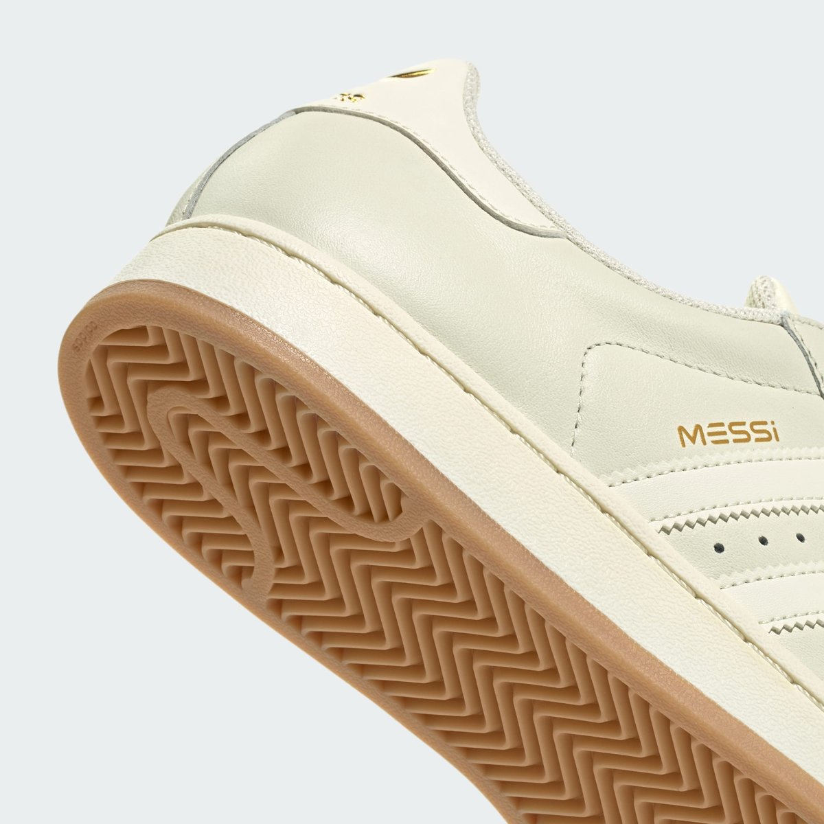 Chaussure Superstar Messi Chaussure Superstar Messi ivory / ivory / gold metallic, adidas Performance