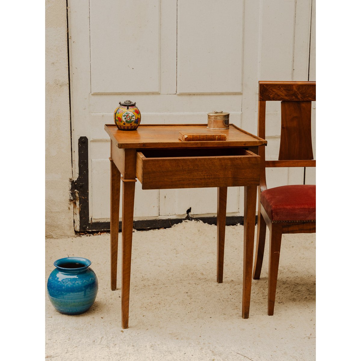 Table d'appoint en bois Francine N°1659 - Bon état bois foncé, DEBONGOUT