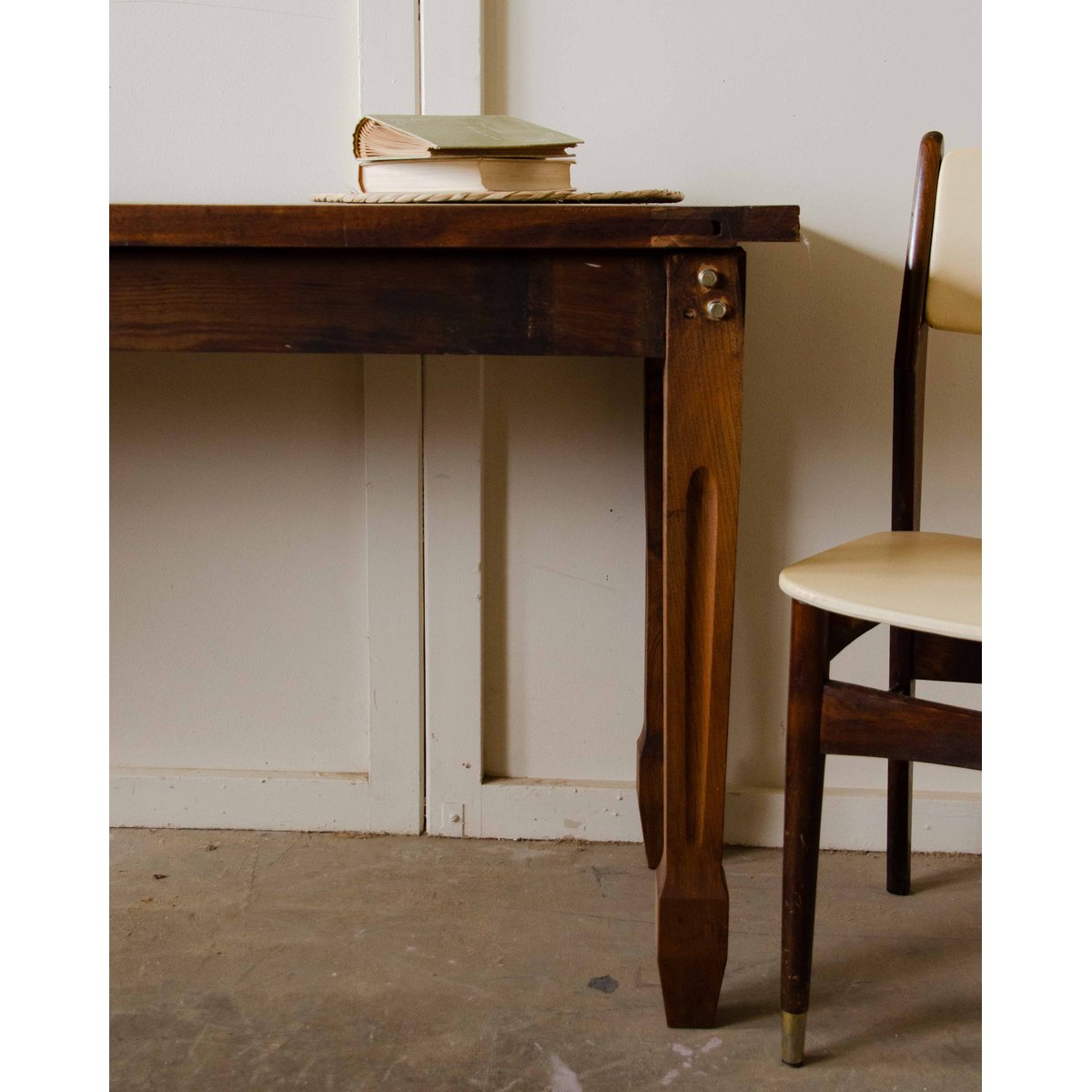 Table d'estaminet Romy N°1416 - Bon état bois foncé, DEBONGOUT