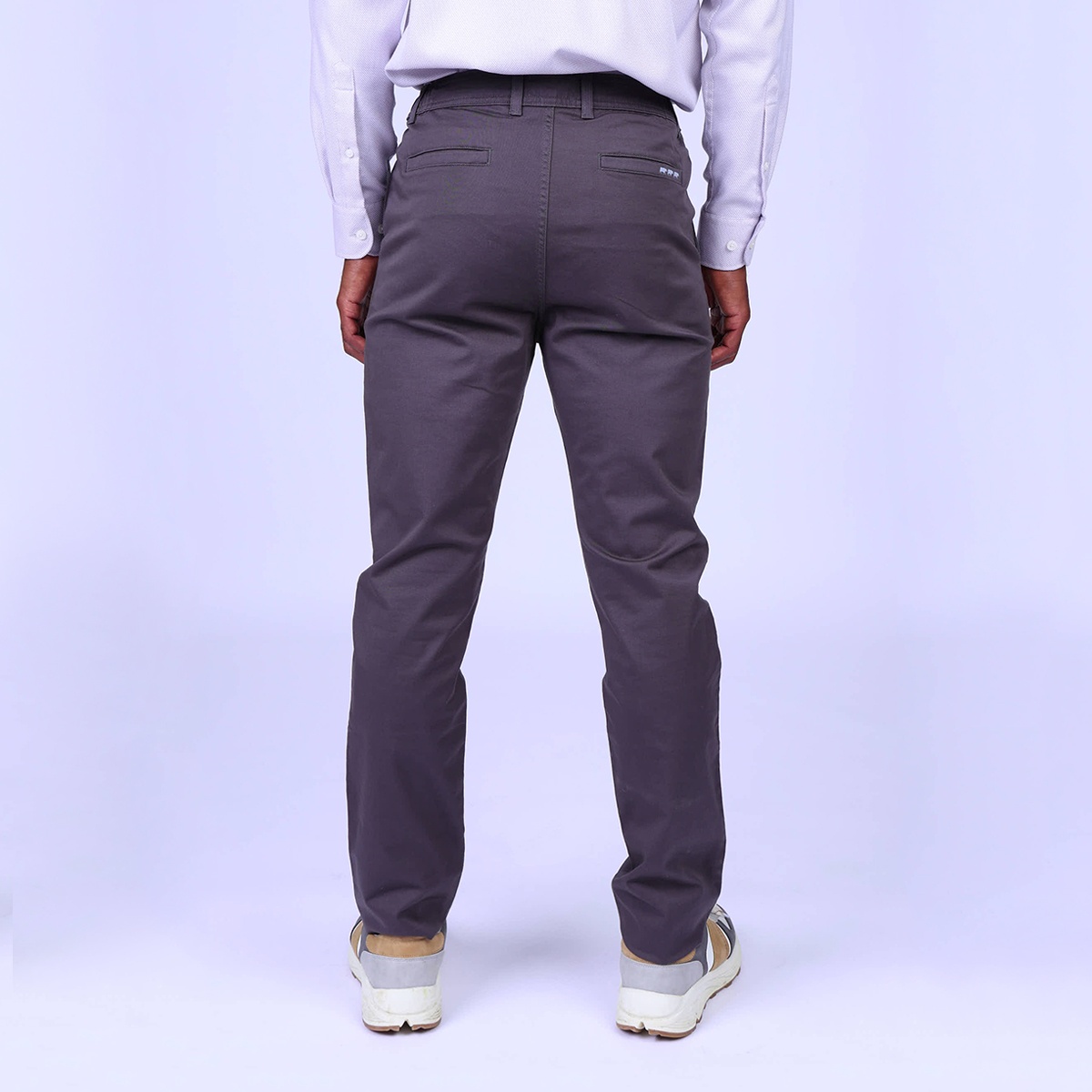 Chino coupe ajustée anthracite, MISE AU GREEN