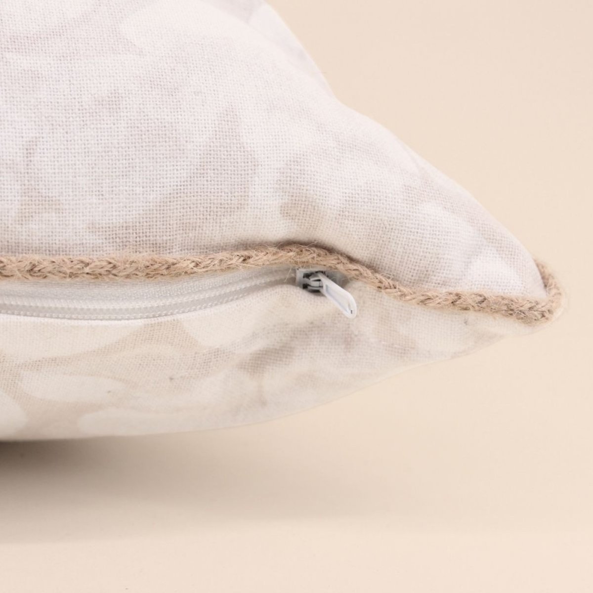 Coussin fleuri avec jute 40x40cm beige, ORNAMI
