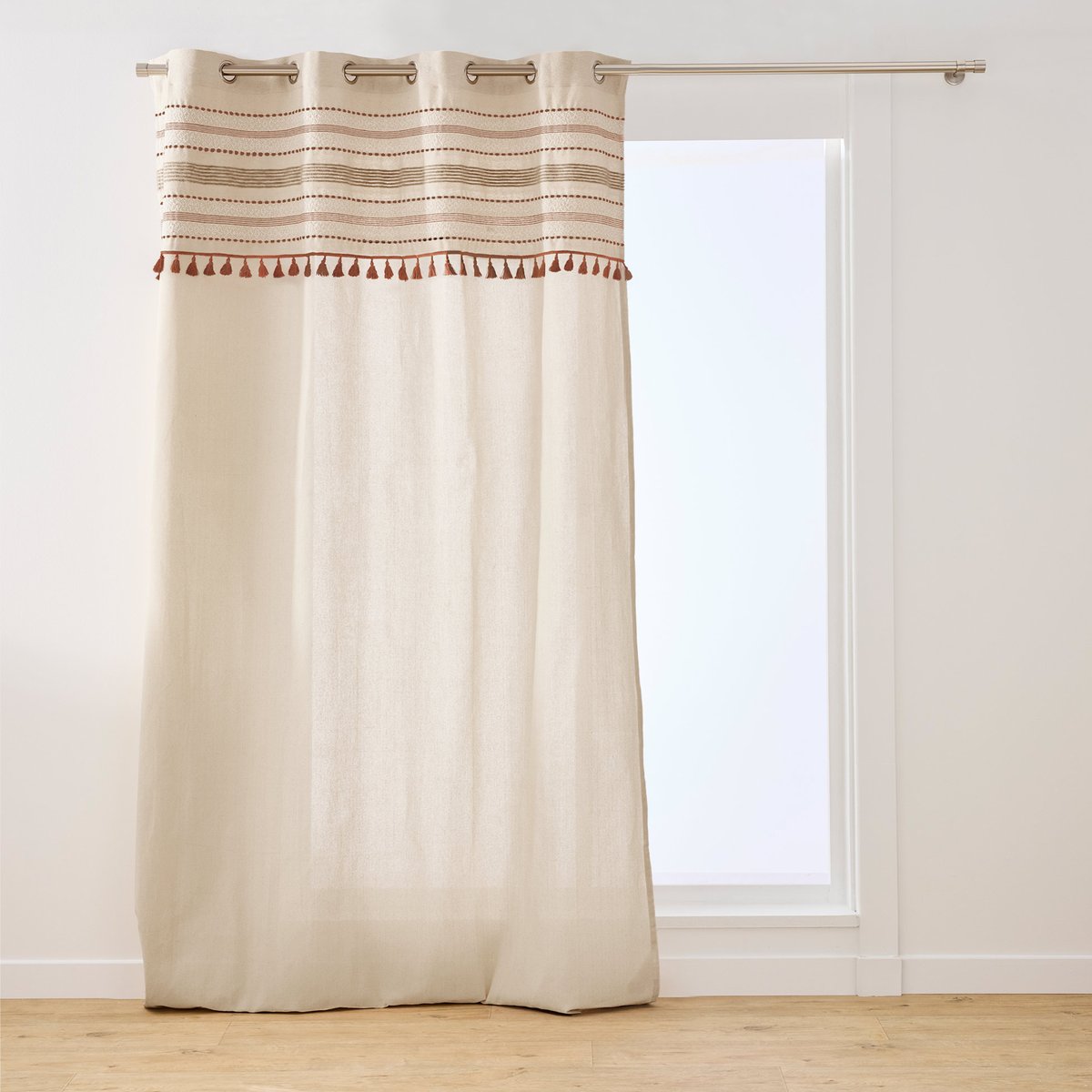 Rideau tamisant à œillets en polycoton tissé avec pompons naturel, DOUCEUR D'INTÉRIEUR