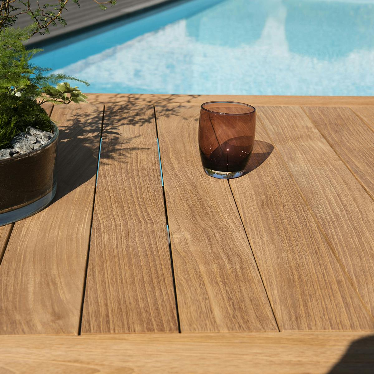 Table de jardin contemporaine rectangulaire en bois de teck 220x100cm BERGEN 10 personnes bois naturel, PIER IMPORT