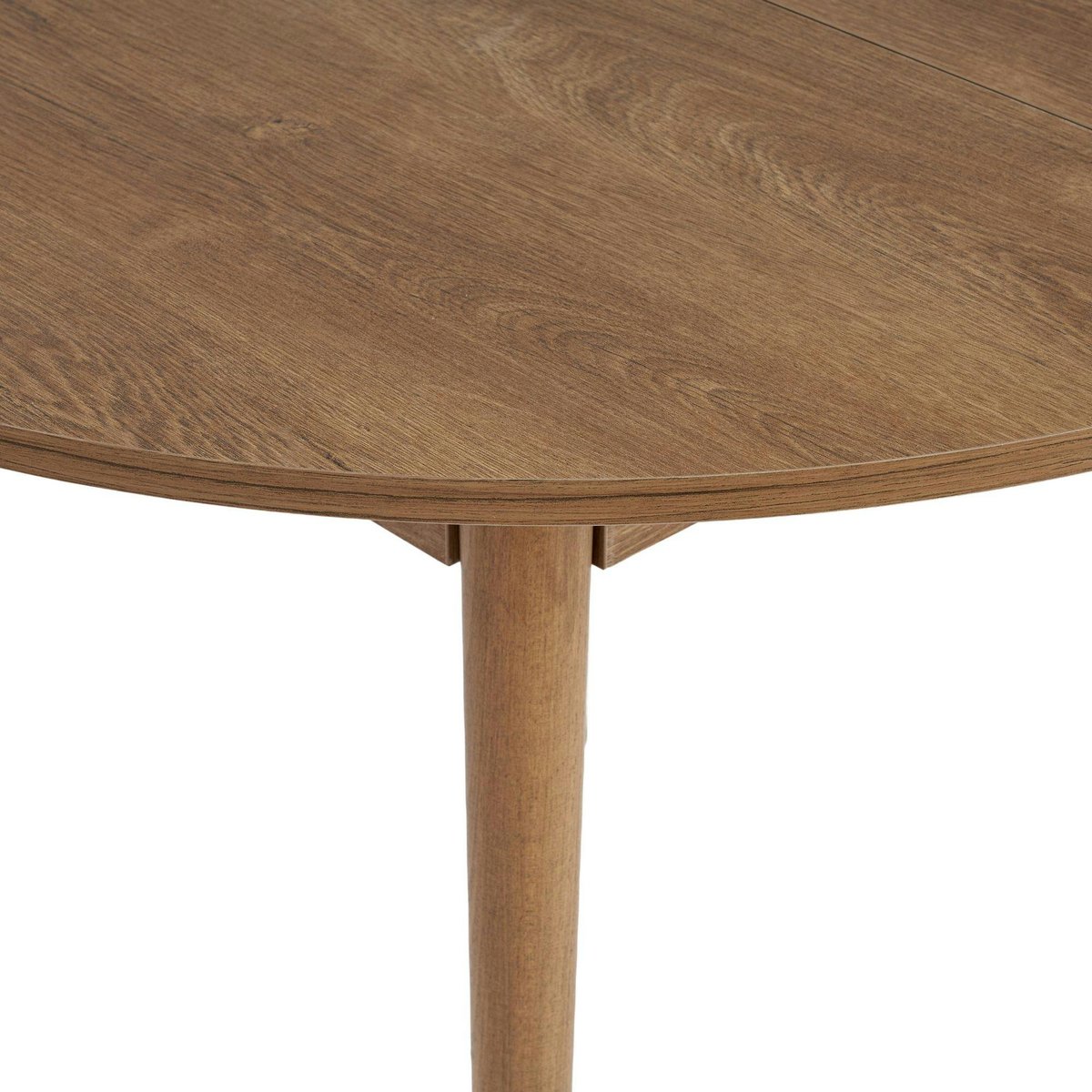 Table ronde extensible 4/6 places en mélaminé MARFA chêne brun, PIER IMPORT