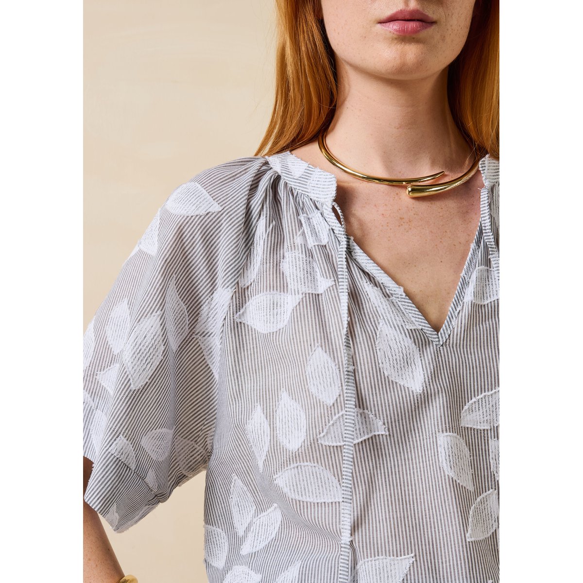 Top ample manches courtes en coton fleuri noir, LA FEE MARABOUTEE