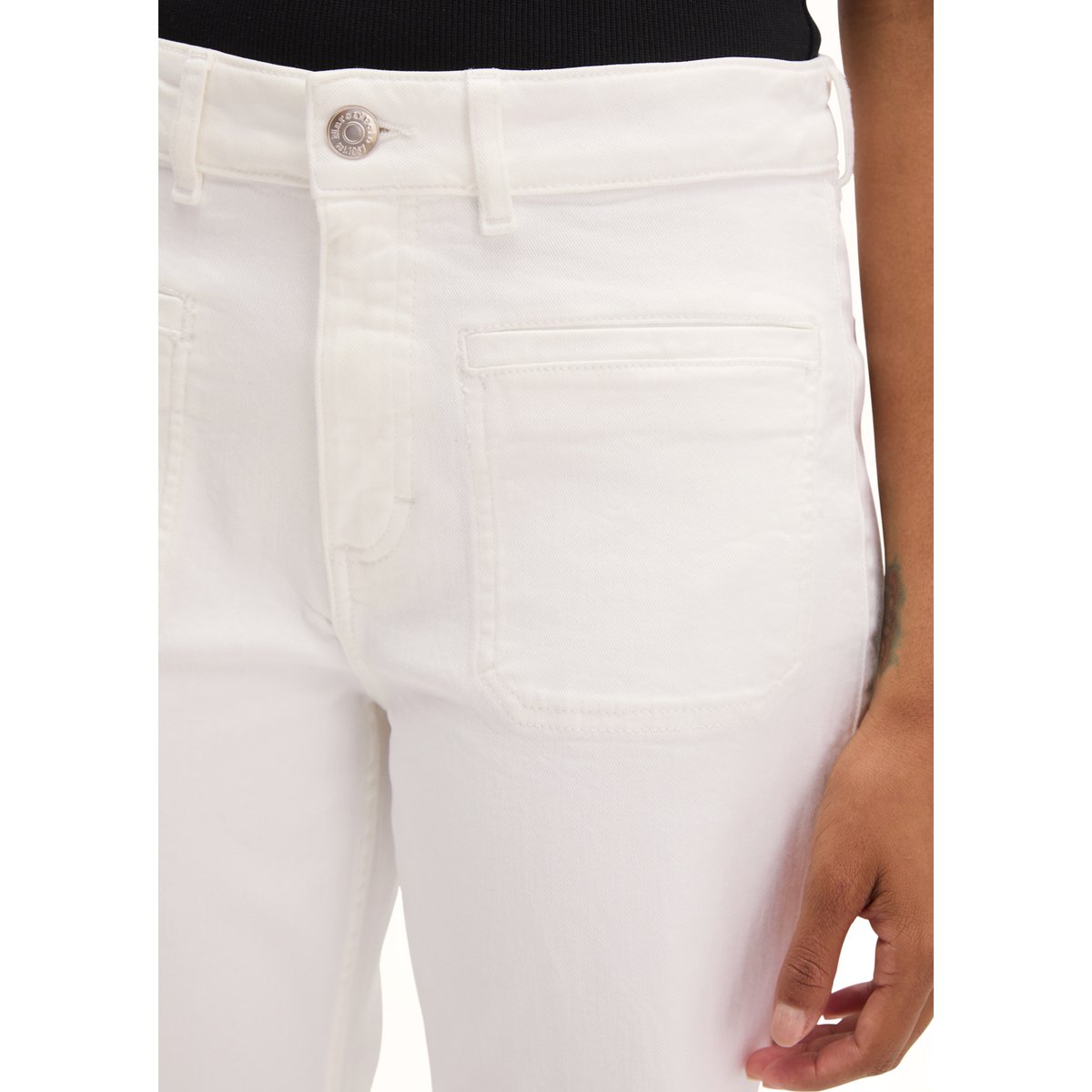 Jeans modèle Caya flared en denim Left Hand blanc, MARC O'POLO