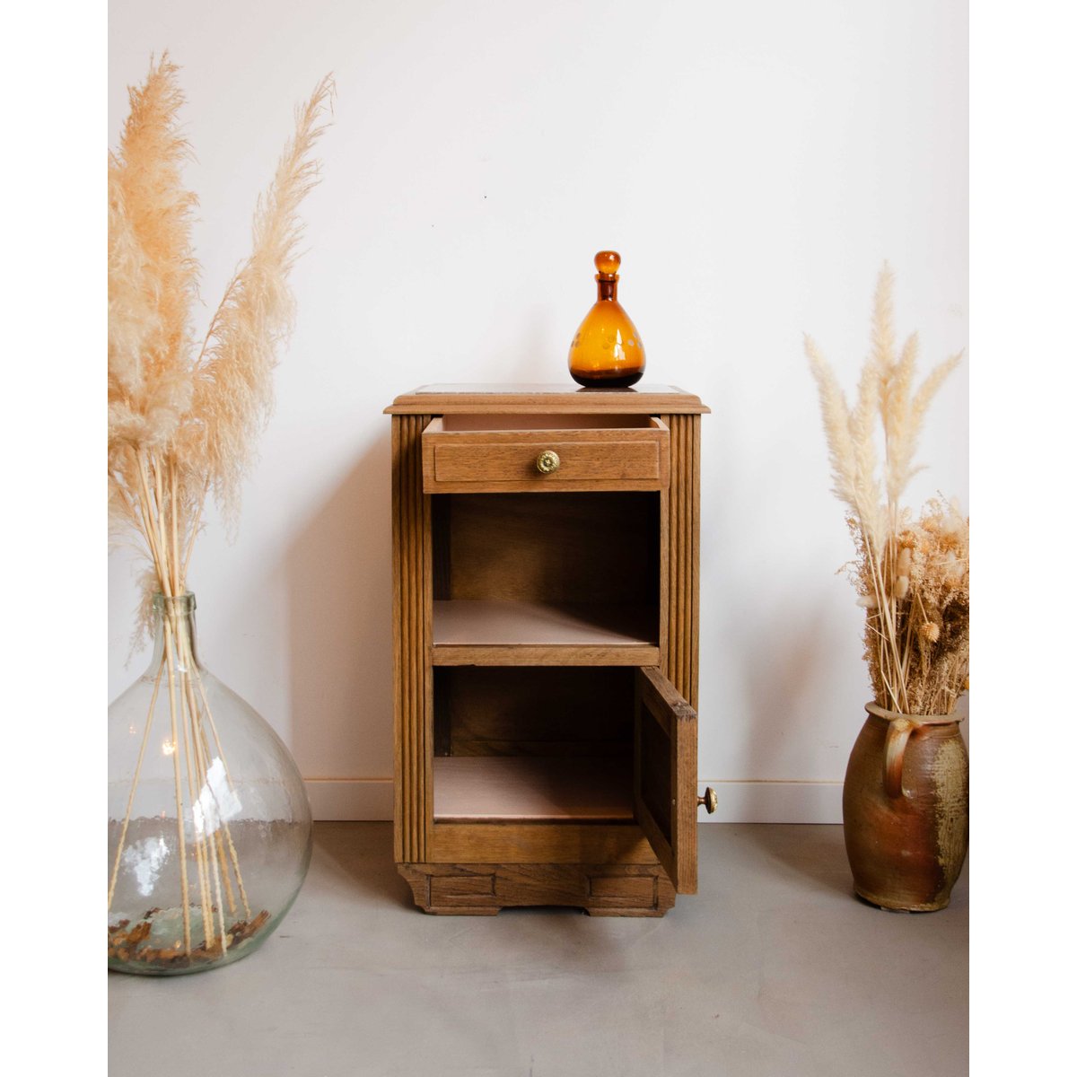 Table de chevet en marbre et bois Odile N°1399 - Bon état rose, DEBONGOUT