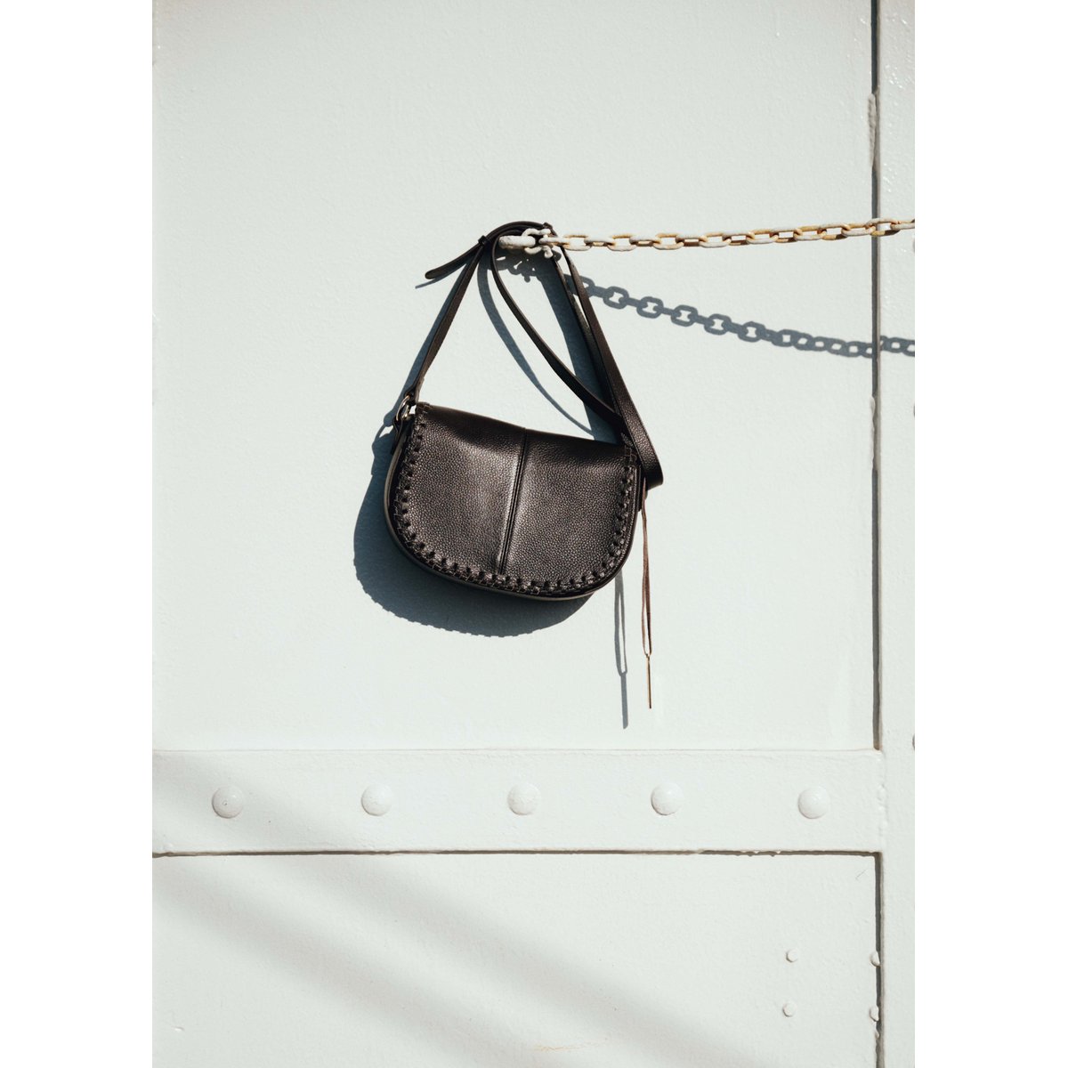 Sac besace en cuir ganache, LA FEE MARABOUTEE