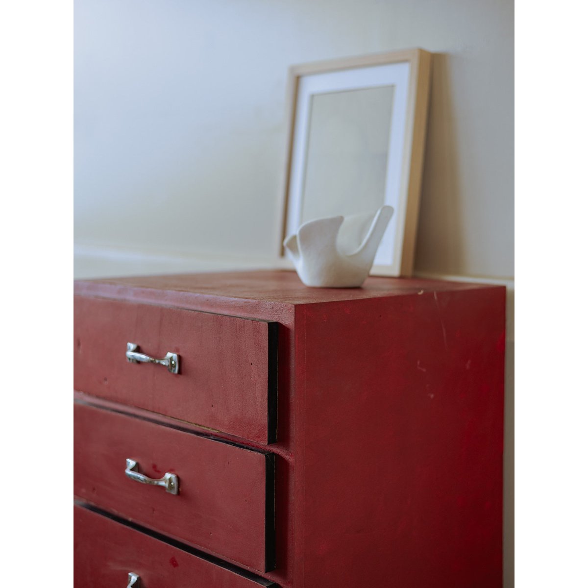 Chiffonnier vintage en bois Valery N°72 - Bon état rouge, DEBONGOUT