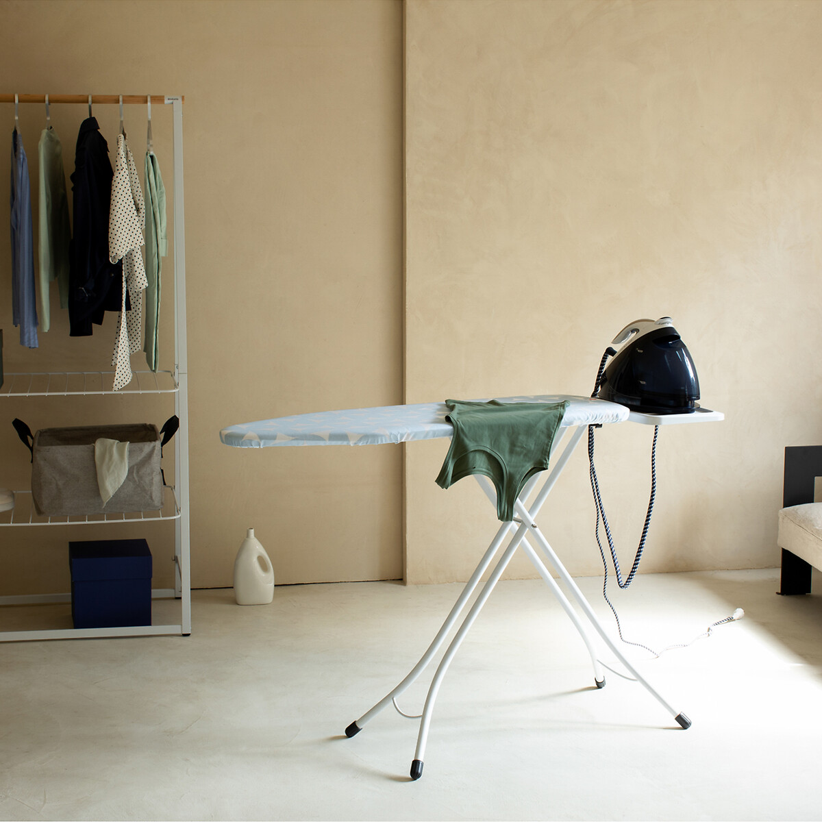 Ironing Board B, 124x38cm with Solid Steam Unit Holder blue/white, BRABANTIA