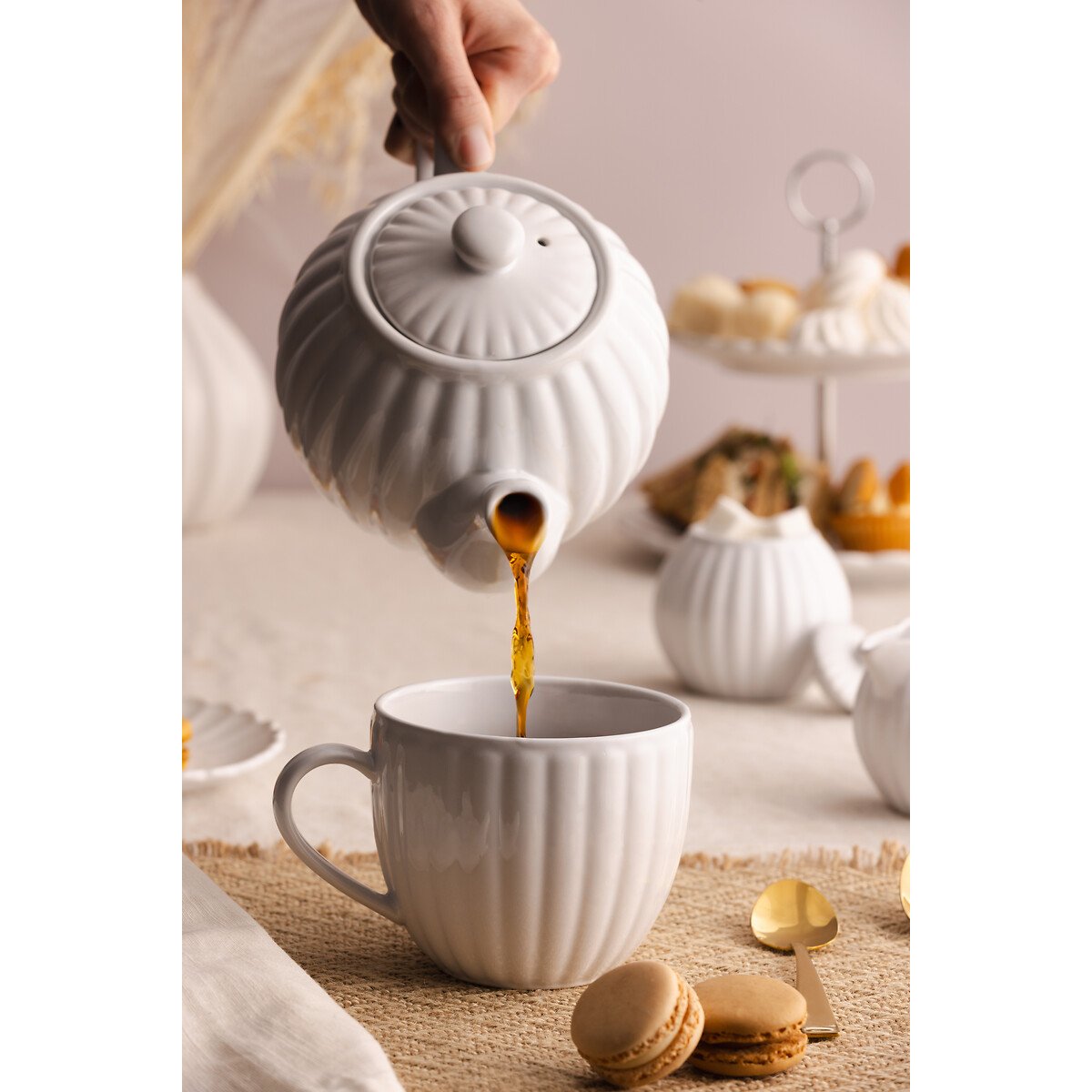 6-Cup Luxe Teapot white, PRICE & KENSINGTON