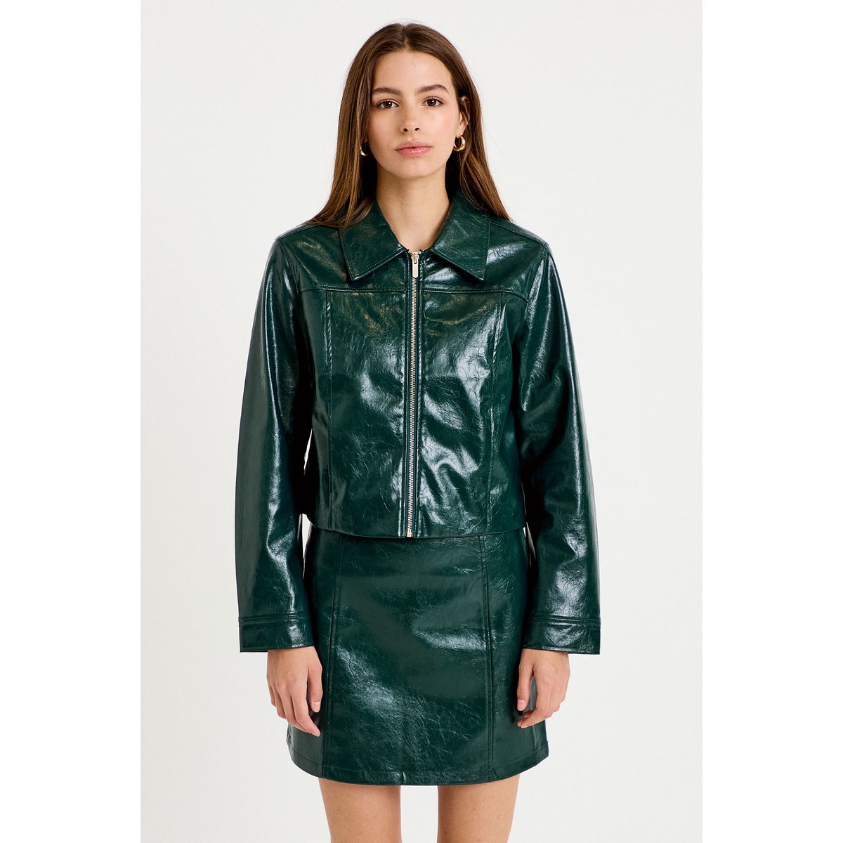 Veste droite cropped en similicuir vert foncé, CACHE CACHE