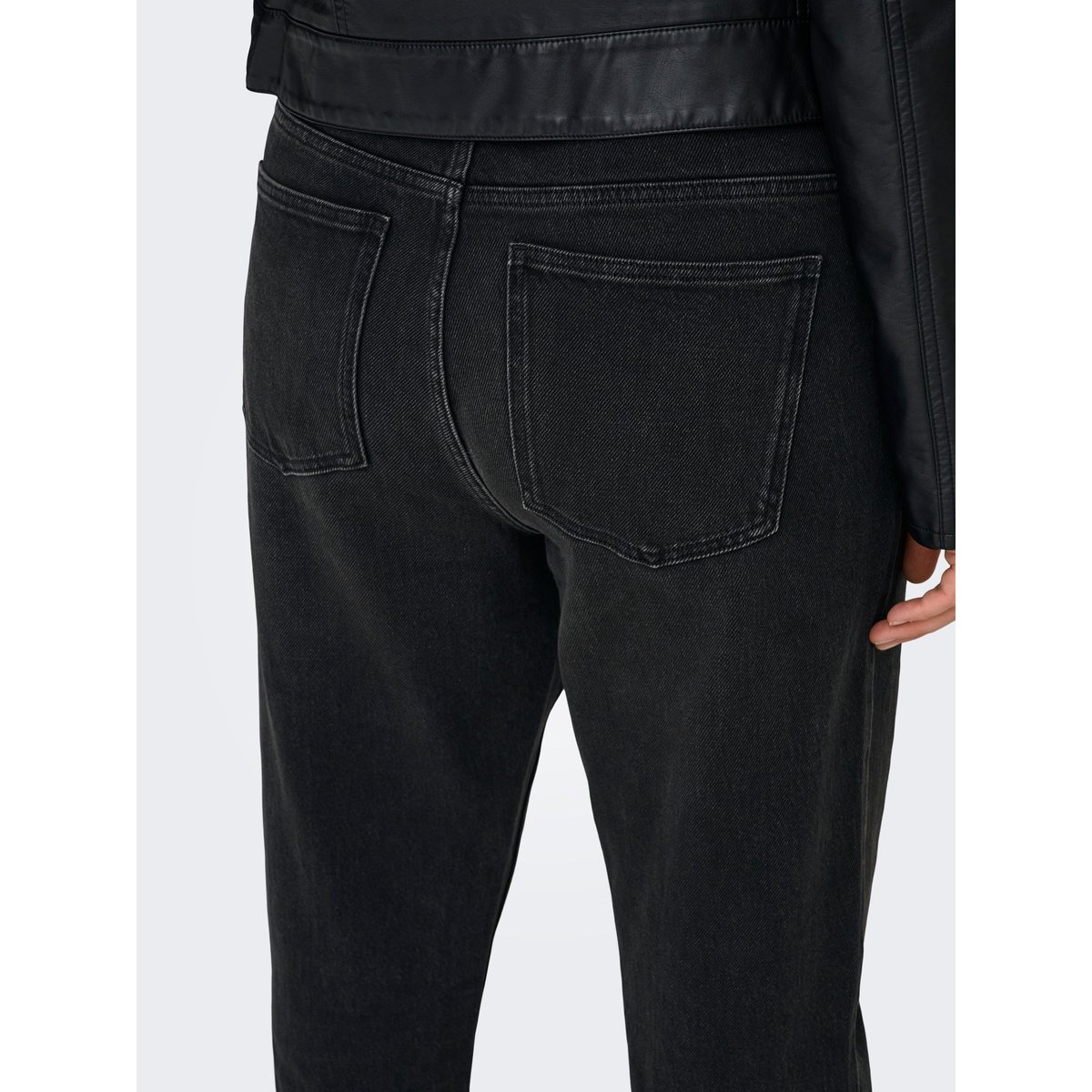 Jean Coupe Droite washed black, ONLY CARMAKOMA