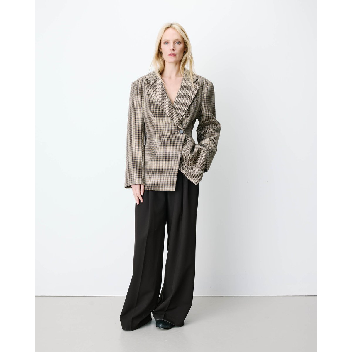 Blazer cintré croisé pied-de-poule beige Almond beige, GRACE AND MILA