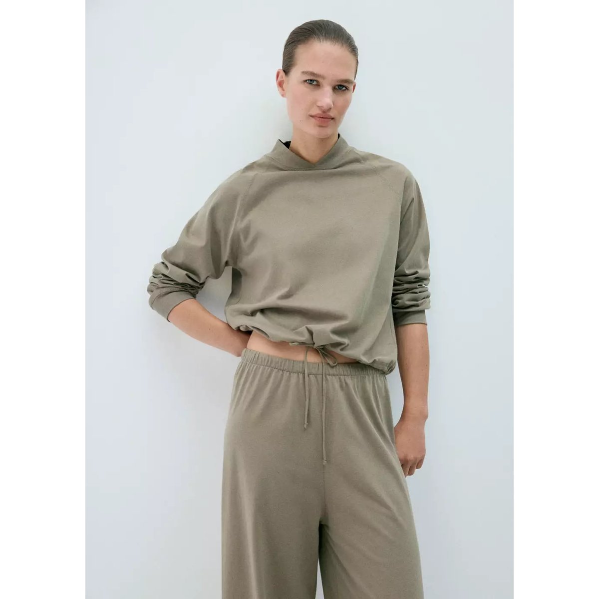 Pantalon droit en coton à finition douce vert, MANGO