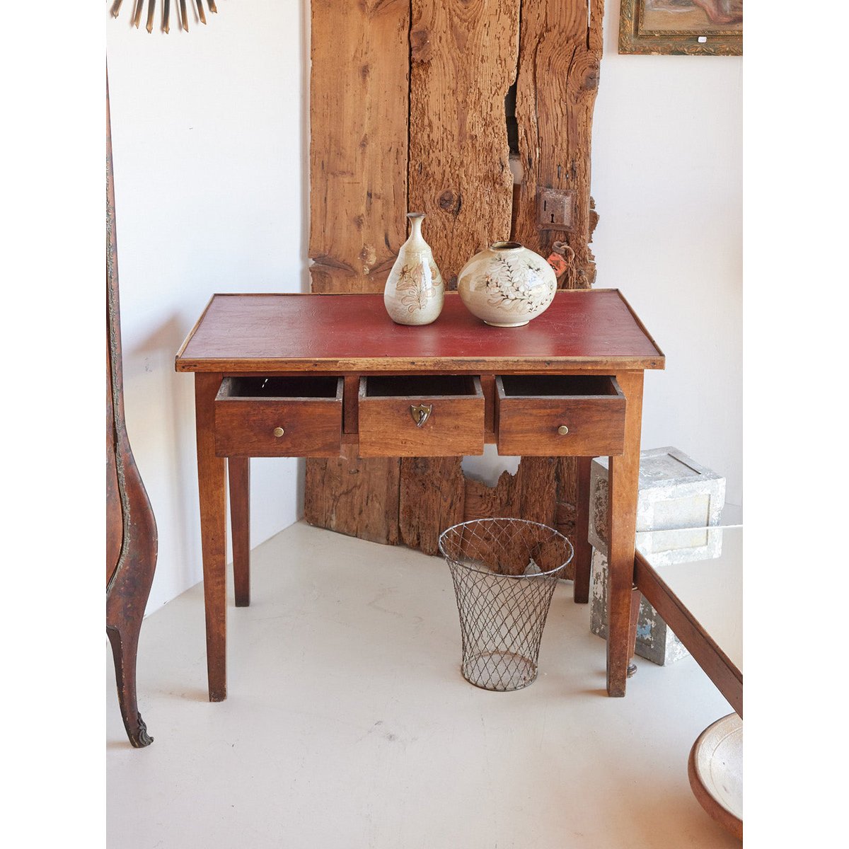 Bureau vintage en noyer Edouard N°1035 - Bon état bois foncé, DEBONGOUT