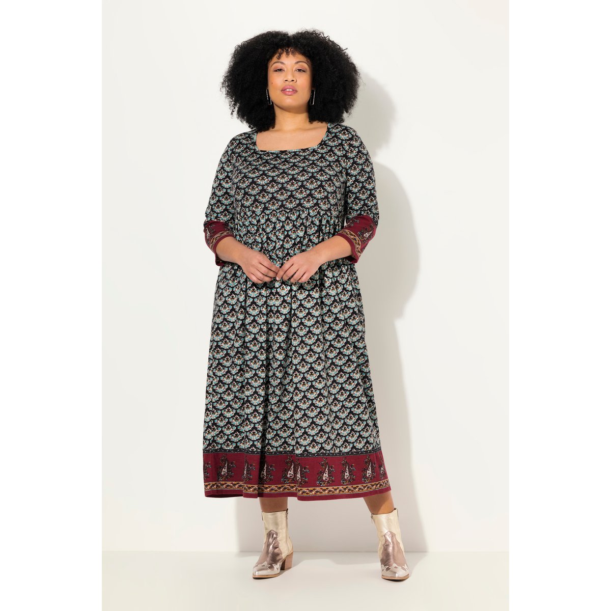 Robe en jersey avec poches. Encolure carrée noir, ULLA POPKEN