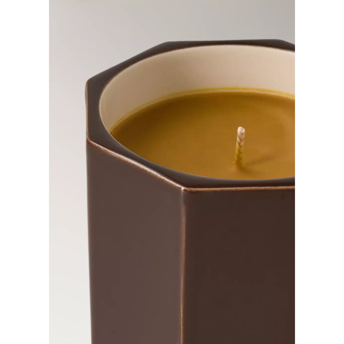 Bougie en faïence hexagonale chocolat, MANGO HOME