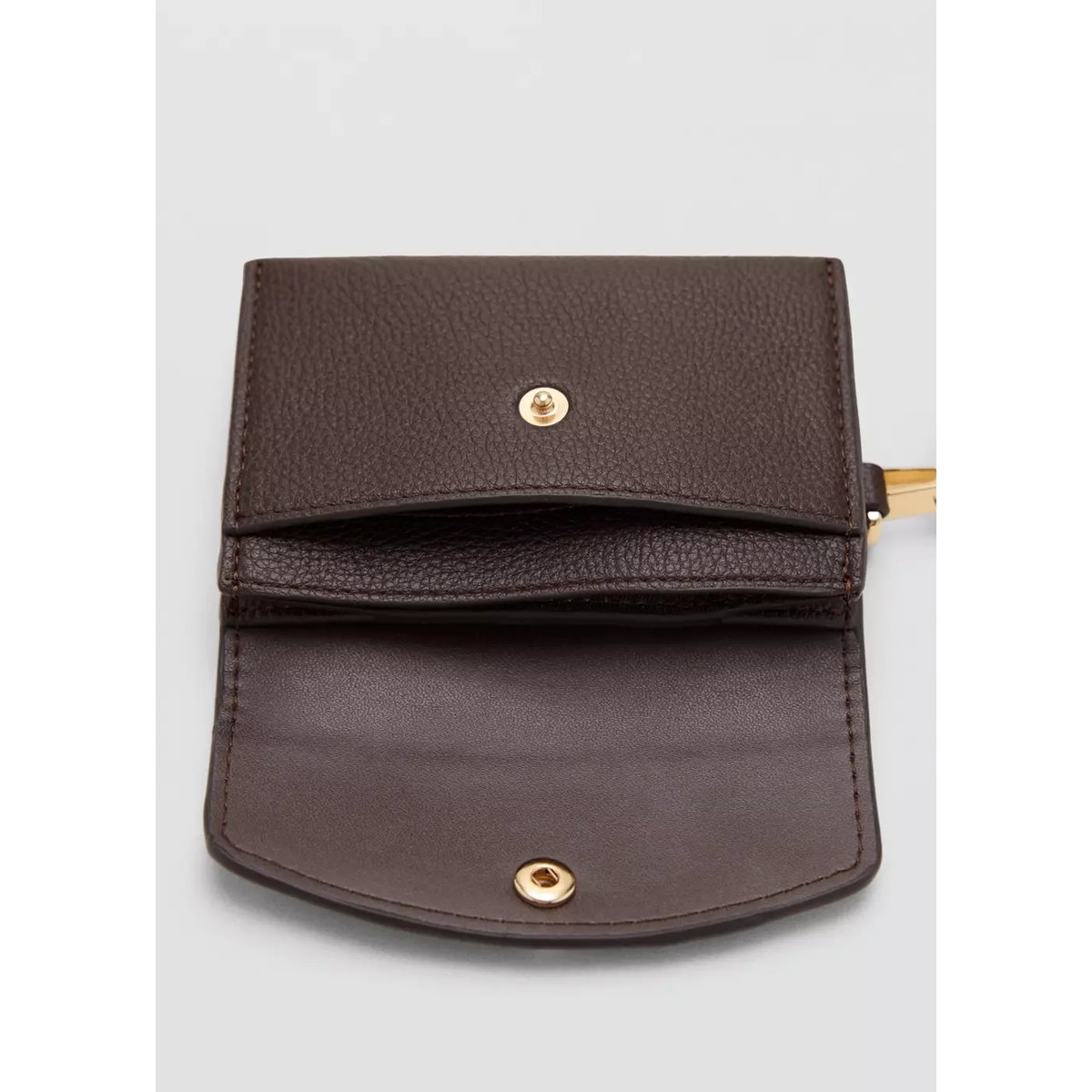 Porte-cartes à rabat avec bouton en forme de bijou chocolat, MANGO