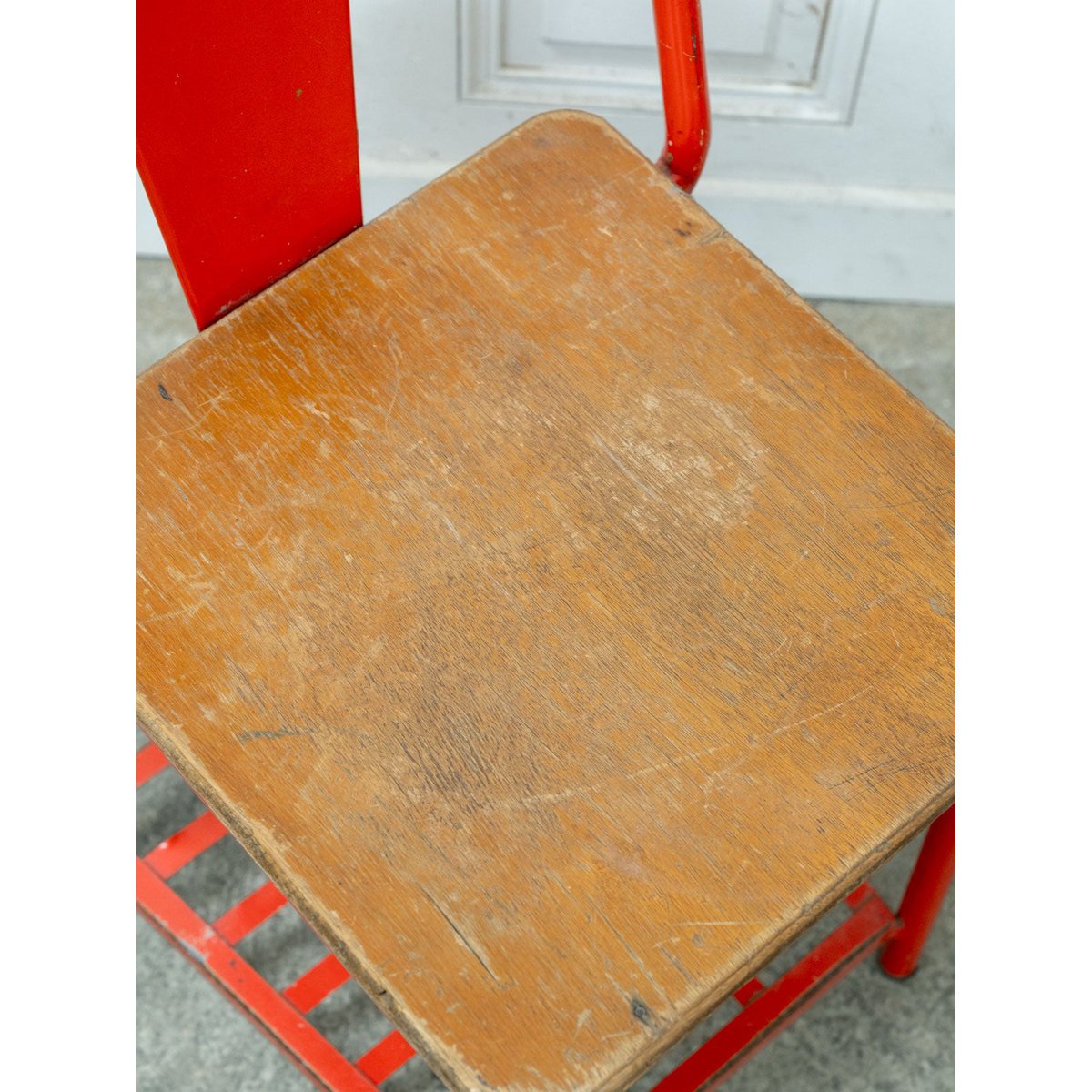 Paire de chaises chevet Tolix en métal rouge et bois Alma N°1707 - Bon état rouge, DEBONGOUT