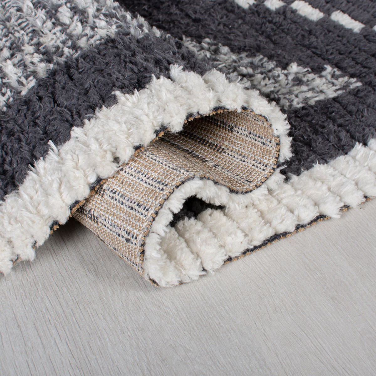 Tapis salon et chambre style berbère CHESS gris, NOVATREND