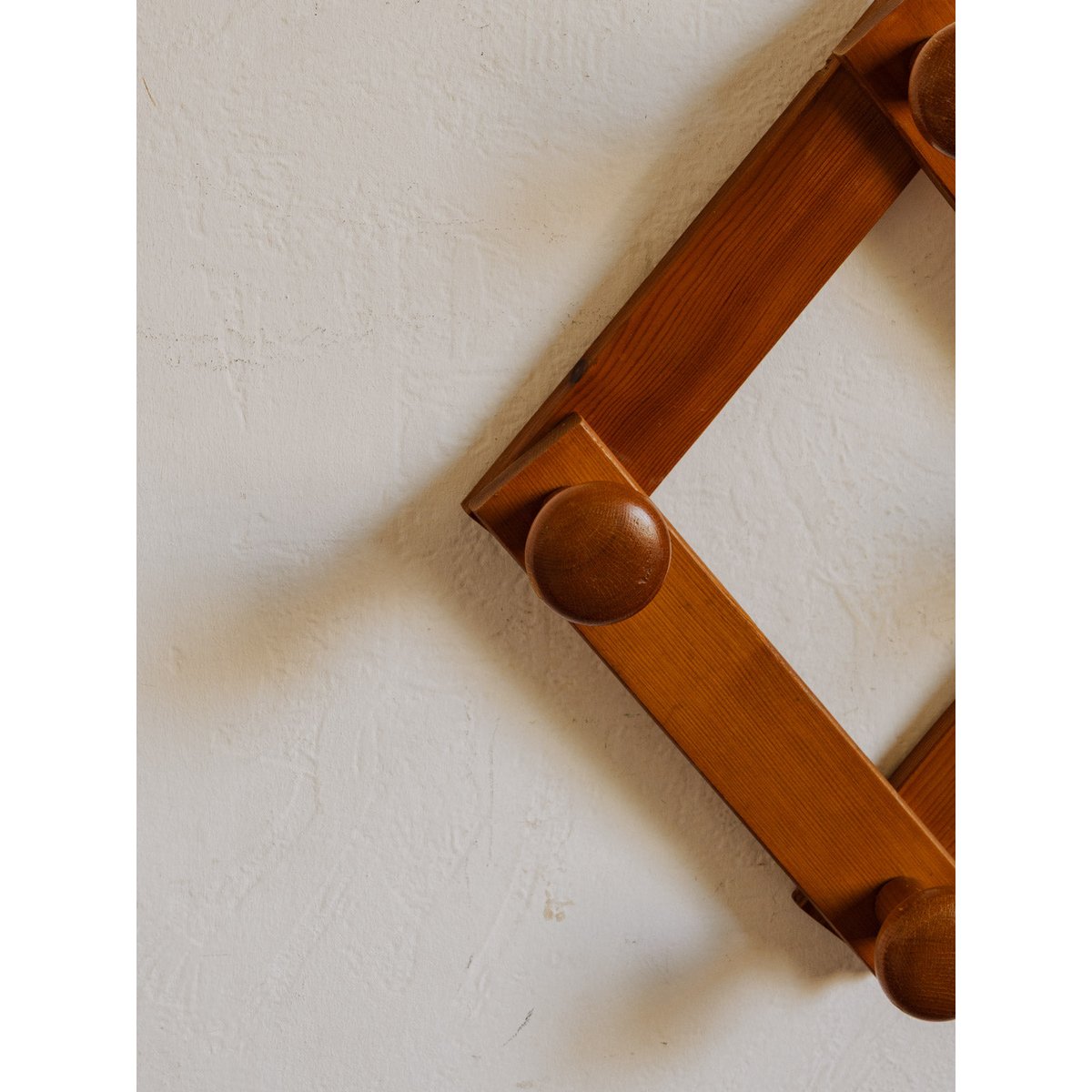 Porte-manteau mural en bois Max N°499 - Bon état bois foncé, DEBONGOUT