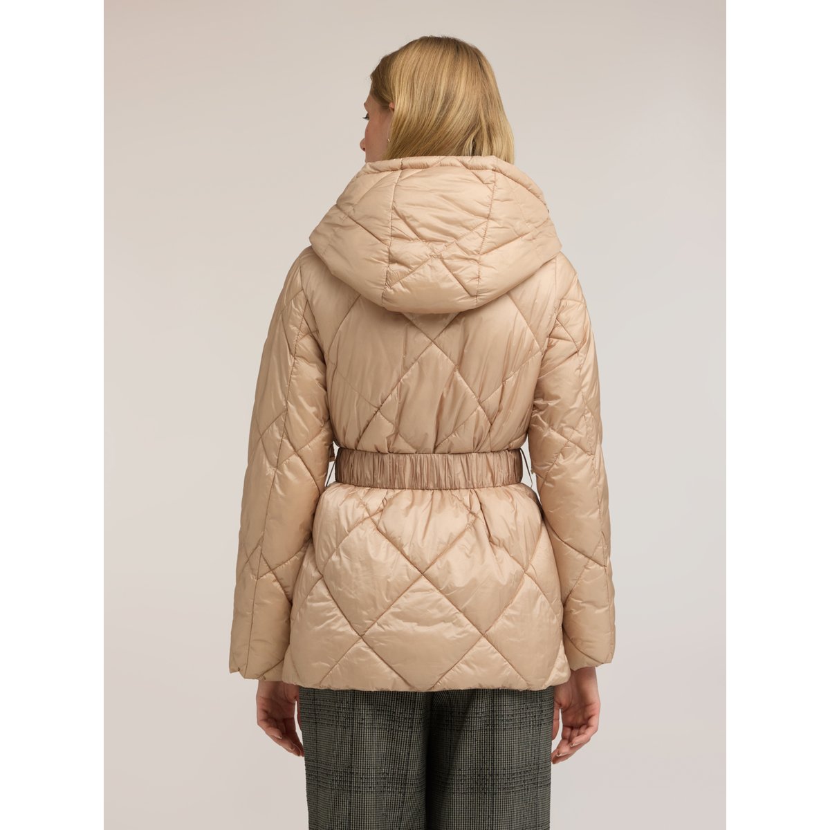 Veste matelassée légère avec ceinture à la taille beige, MOTIVI
