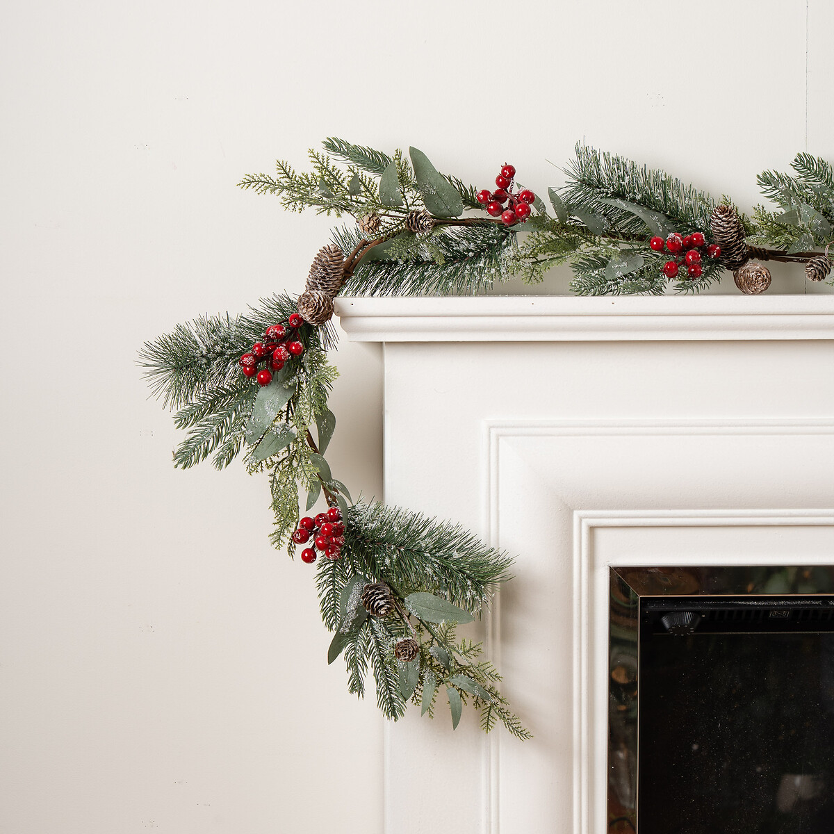 180cm Frosted Berry & Cone Garland green, SO'HOME