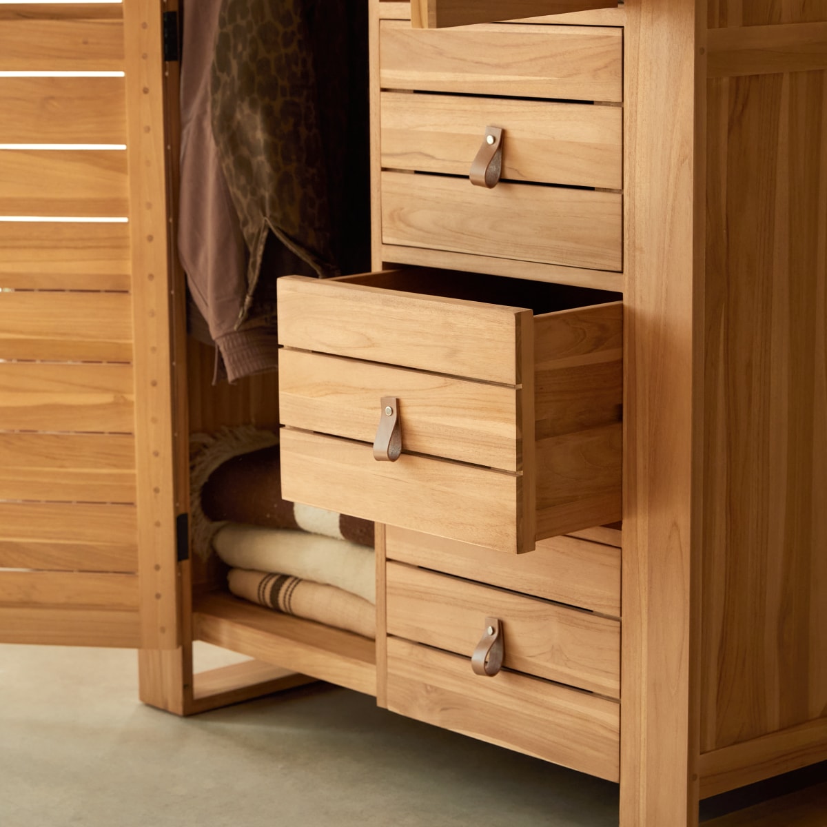 Armoire en Teck massif, MINIMALYS naturel, TIKAMOON
