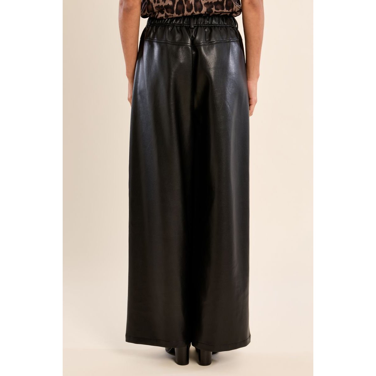 Pantalon évasé en simili-cuir noir, MOLLY BRACKEN