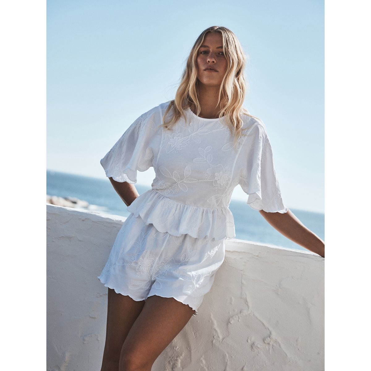 Short en jersey à motif fleur brodé blanc, NEXT