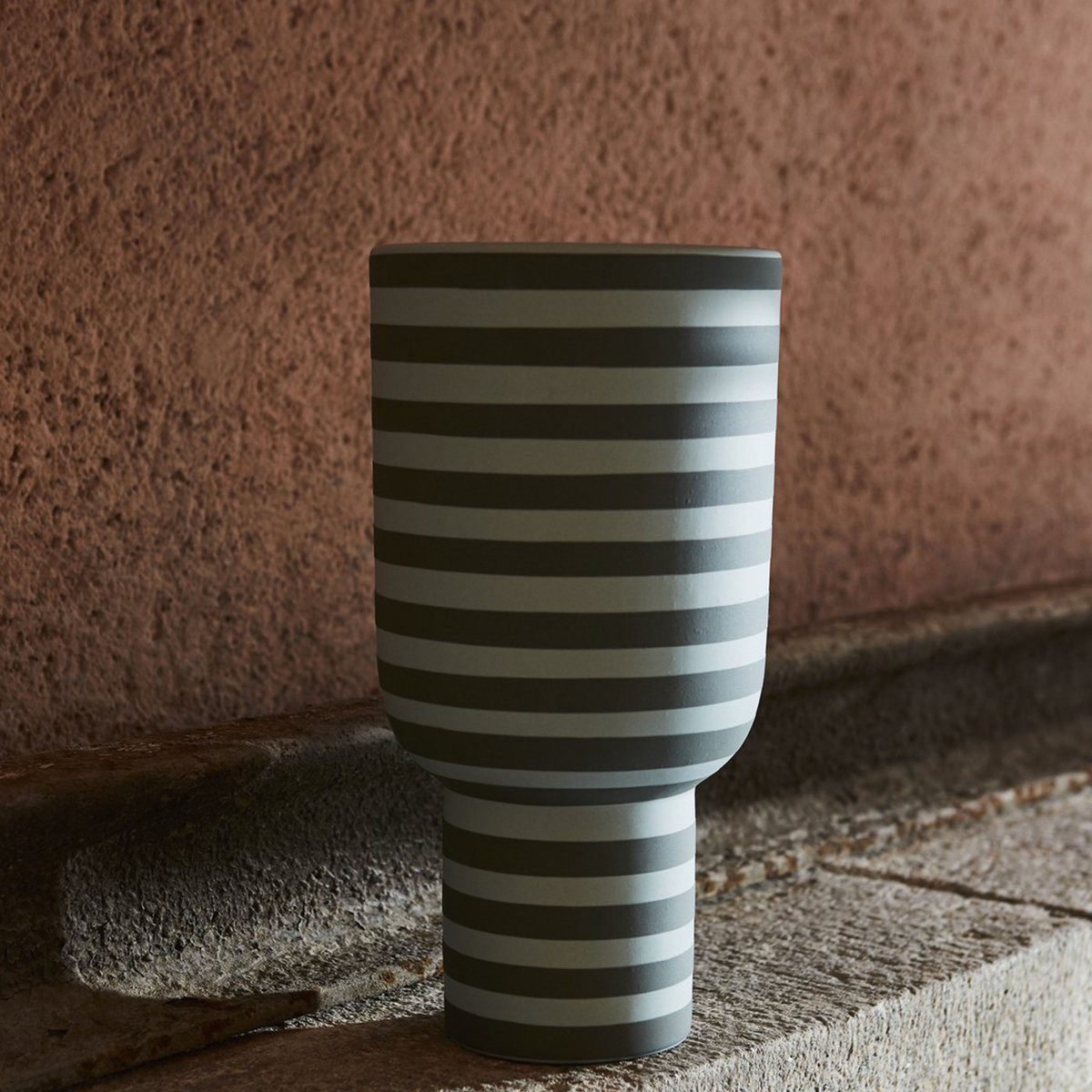 Vase en grès Varia h 30 cm vert/vert forêt, AYTM