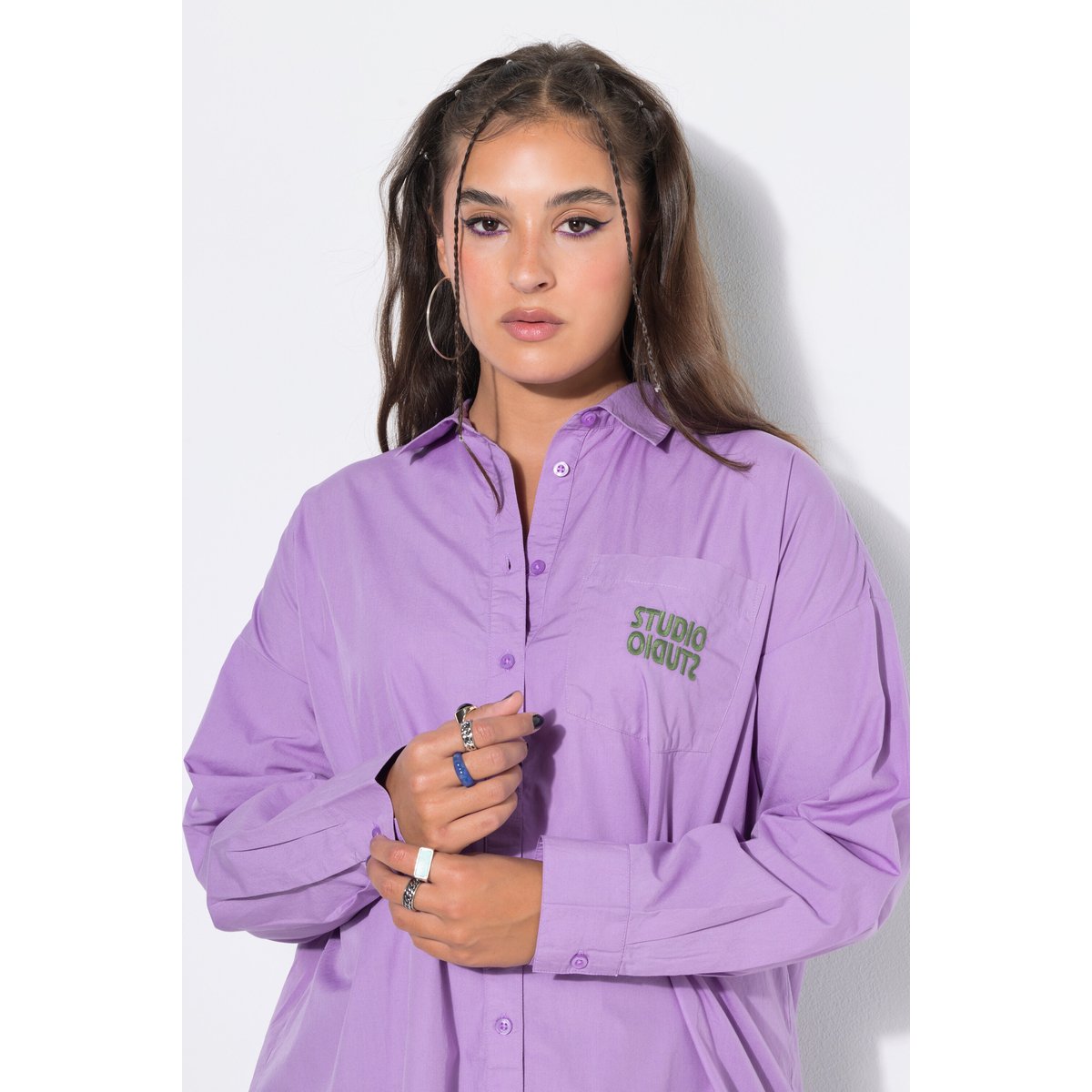 Chemisier oversized avec broderie sur la lilas, STUDIO UNTOLD