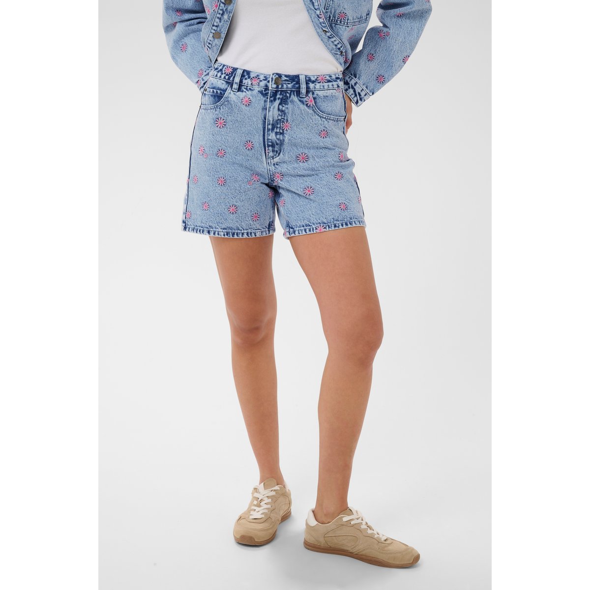 Shorts en jean bleu blue denim/pink flower emb., KAFFE