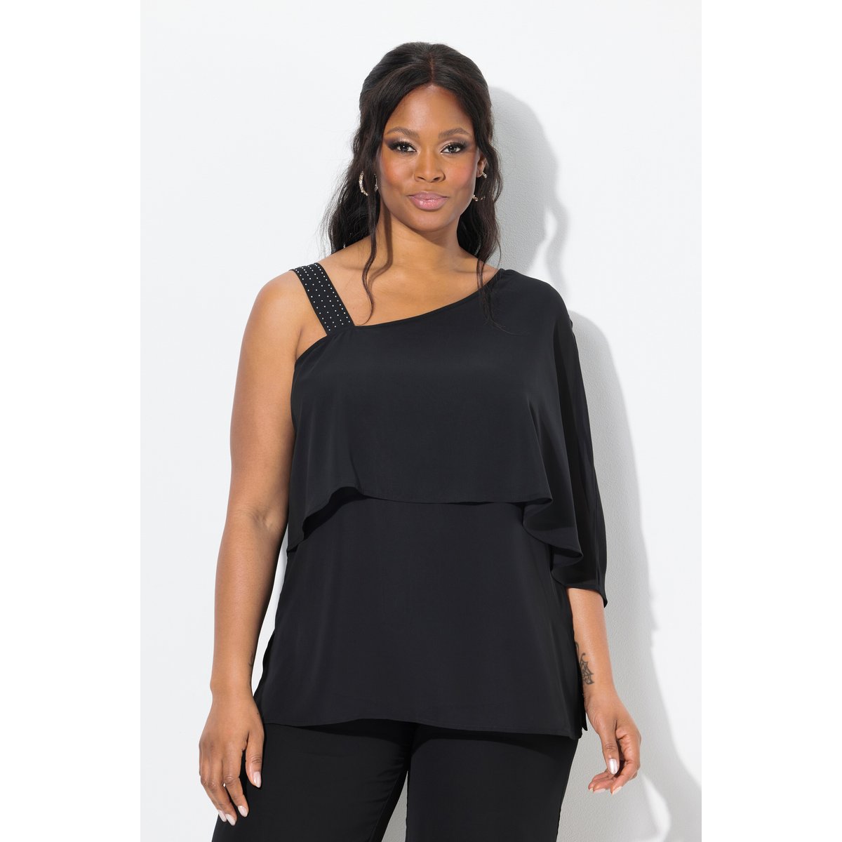 Blouse en mousseline. Voile effet épaule noir, ULLA POPKEN