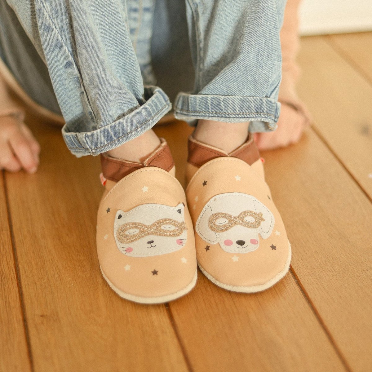 Chaussons bébé cuir souple Côme et Claire au bal masqué rose, TICHOUPS