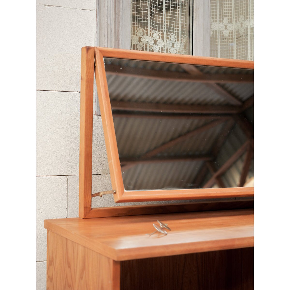 Petite coiffeuse en bois Louise N°352 - Bon état bois clair, DEBONGOUT