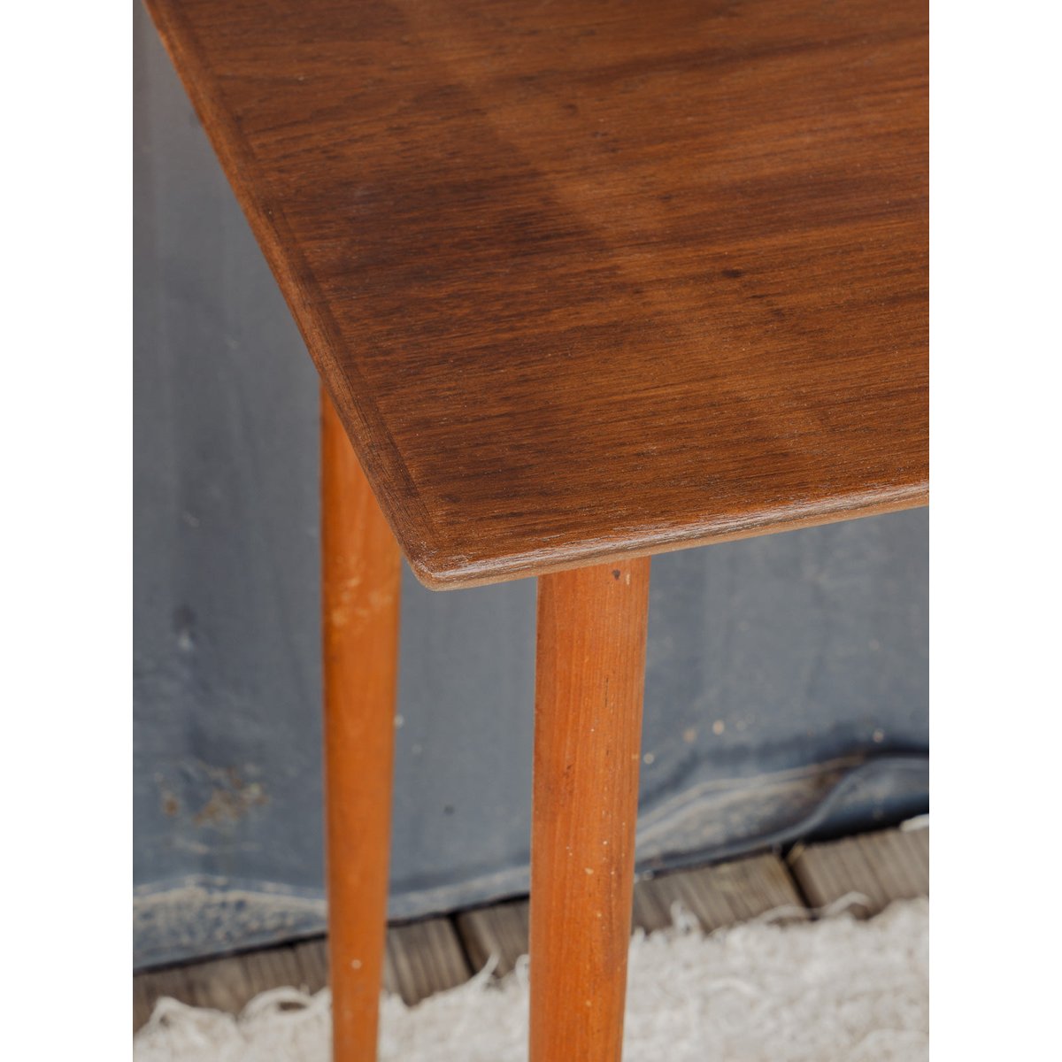Table d'appoint en teck Hanna N°1524 - Bon état bois foncé, DEBONGOUT