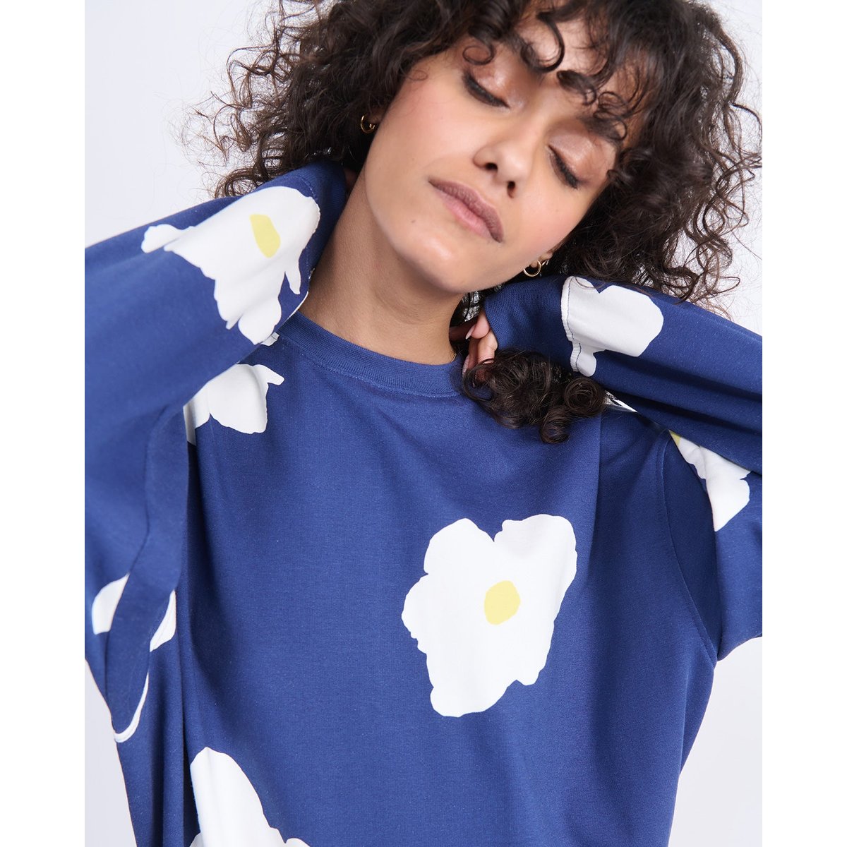 Sweat en coton bio imprimé fleuri bleu encre, EMOI EMOI