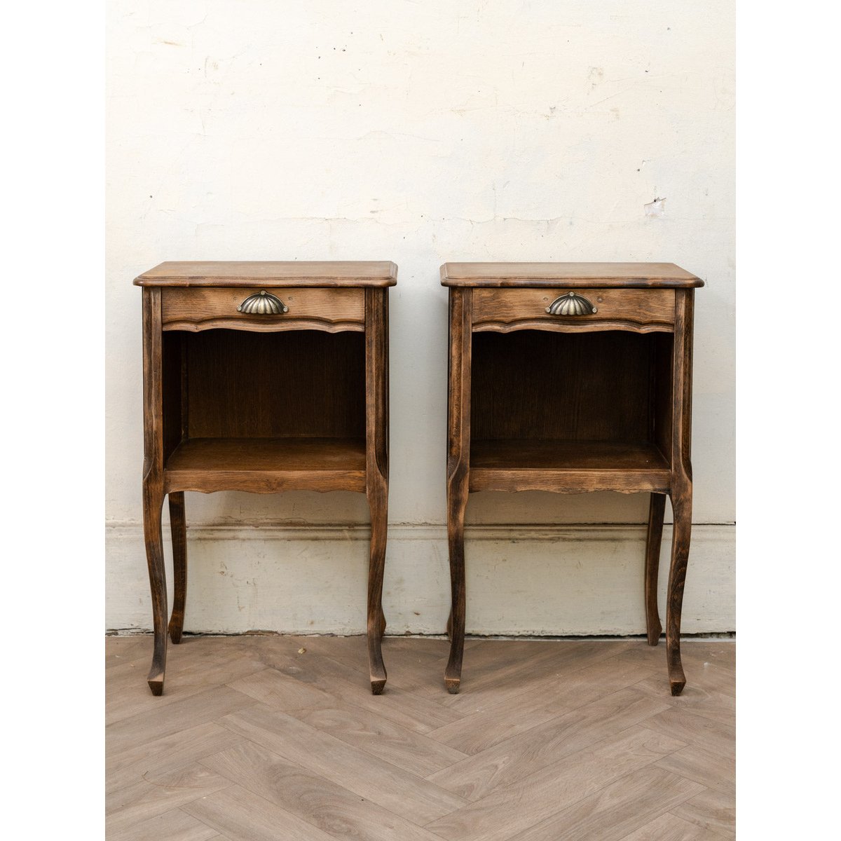 Paire de tables de chevet en bois Maïa N°1624 - Bon état bois foncé, DEBONGOUT