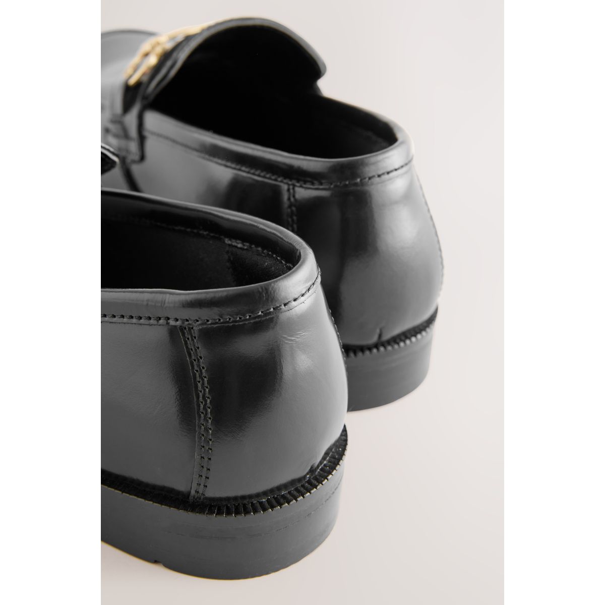 Mocassins en cuir noir avec quincaillerie dorée, NEXT