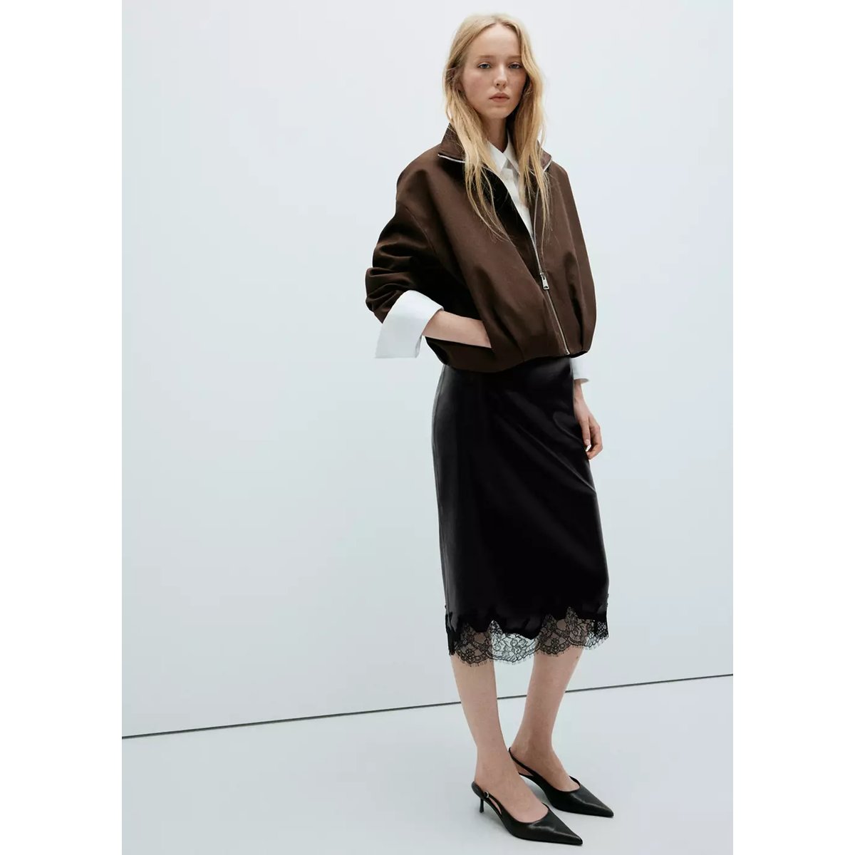 Jupe similicuir détail dentelle noir, MANGO
