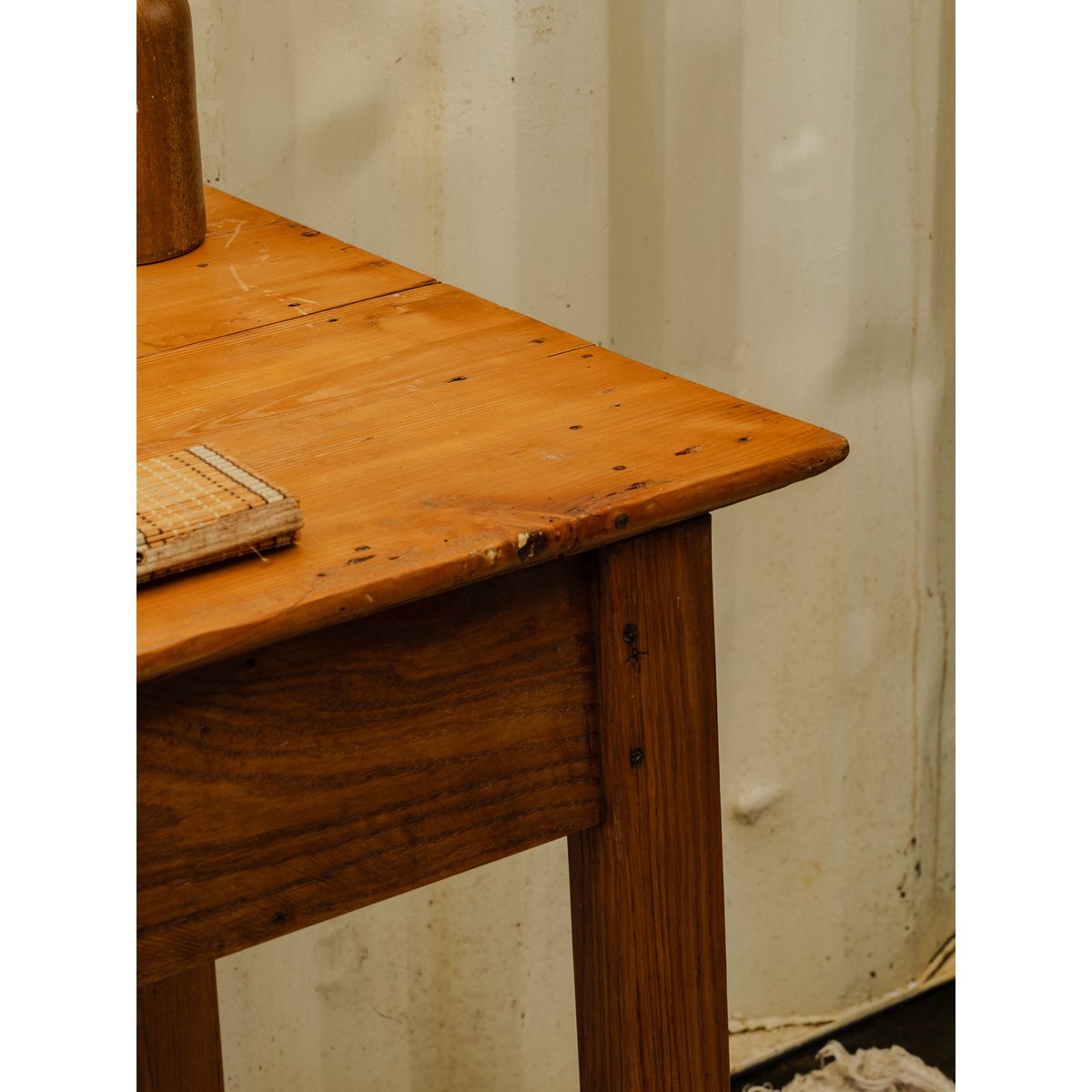 Table d'appoint en bois Francine N°1700 - Bon état bois clair, DEBONGOUT