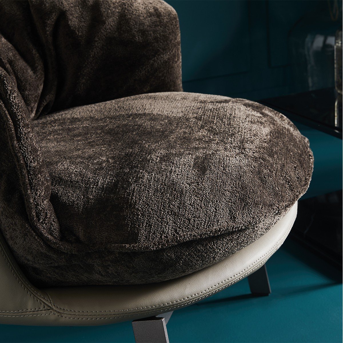 Fauteuil Bob - Coussin en Tissu Chenille marron, CALICOSY