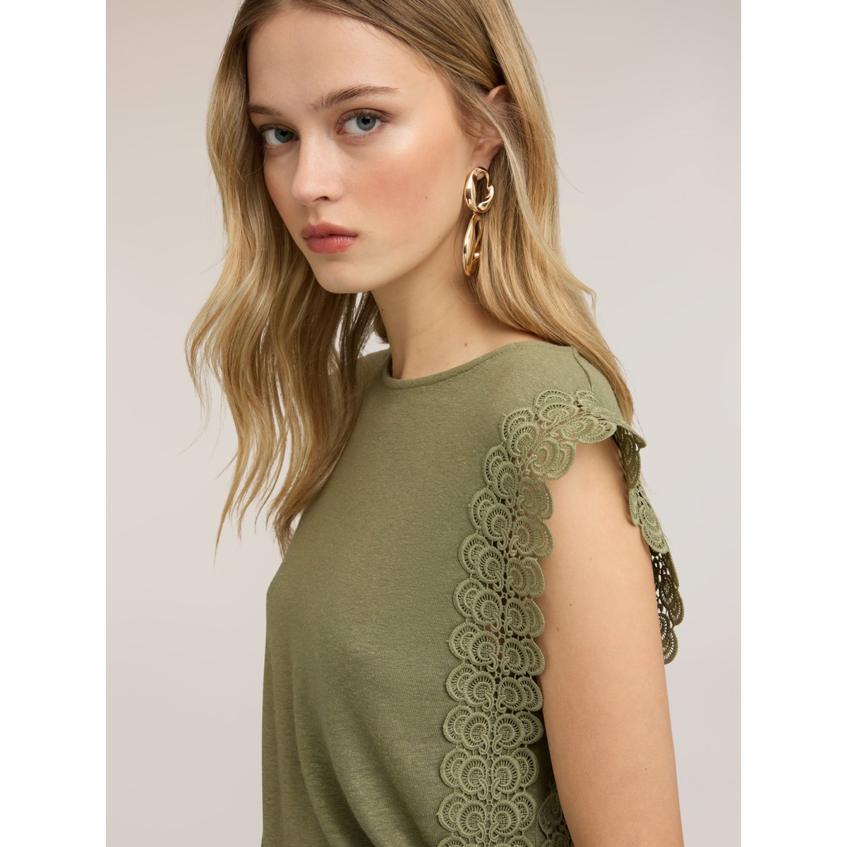 T-shirt avec inserts en dentelle verde militare, MOTIVI