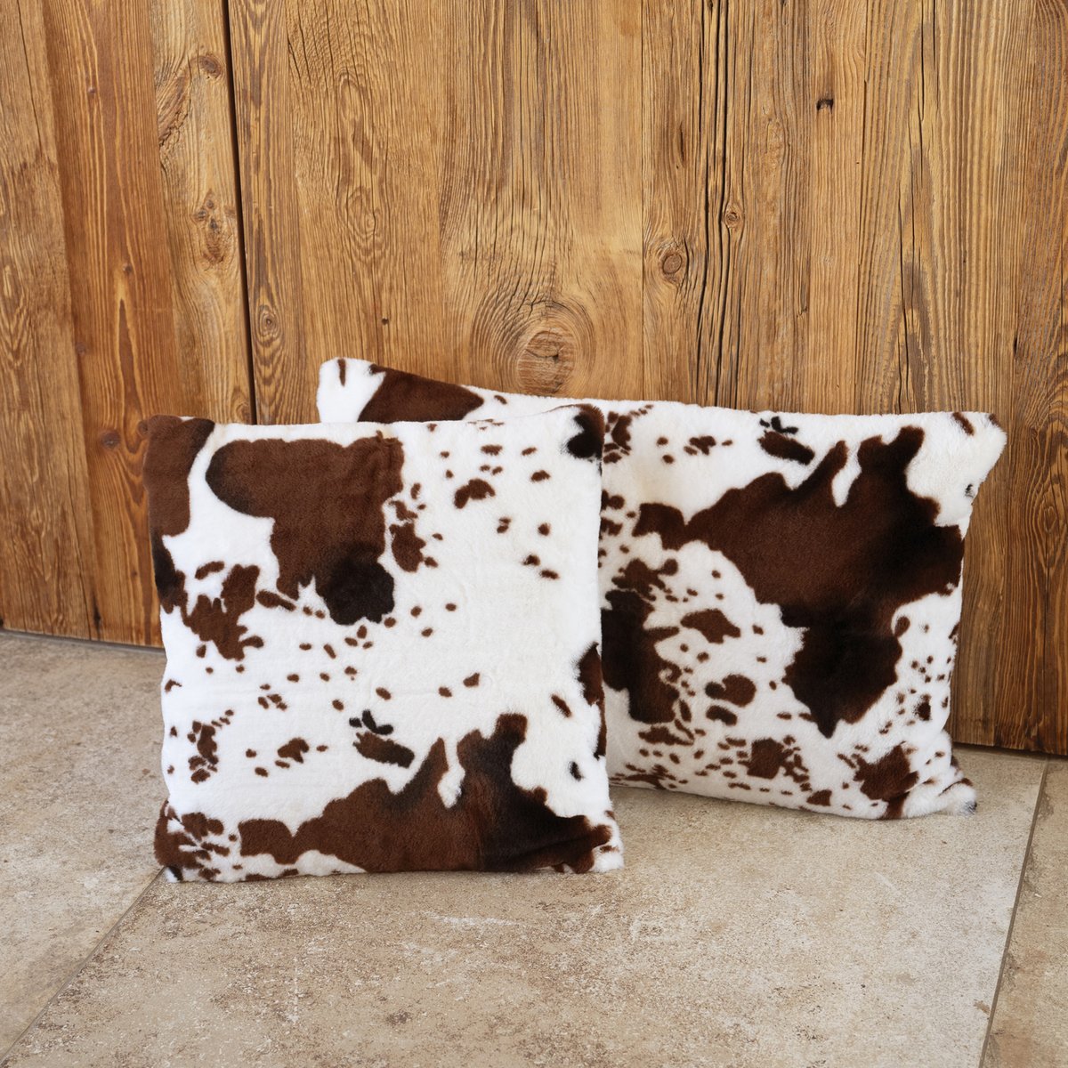 Coussin garni à motif peau de vache et dos en velours - QABANE marron foncé, HOME MAISON
