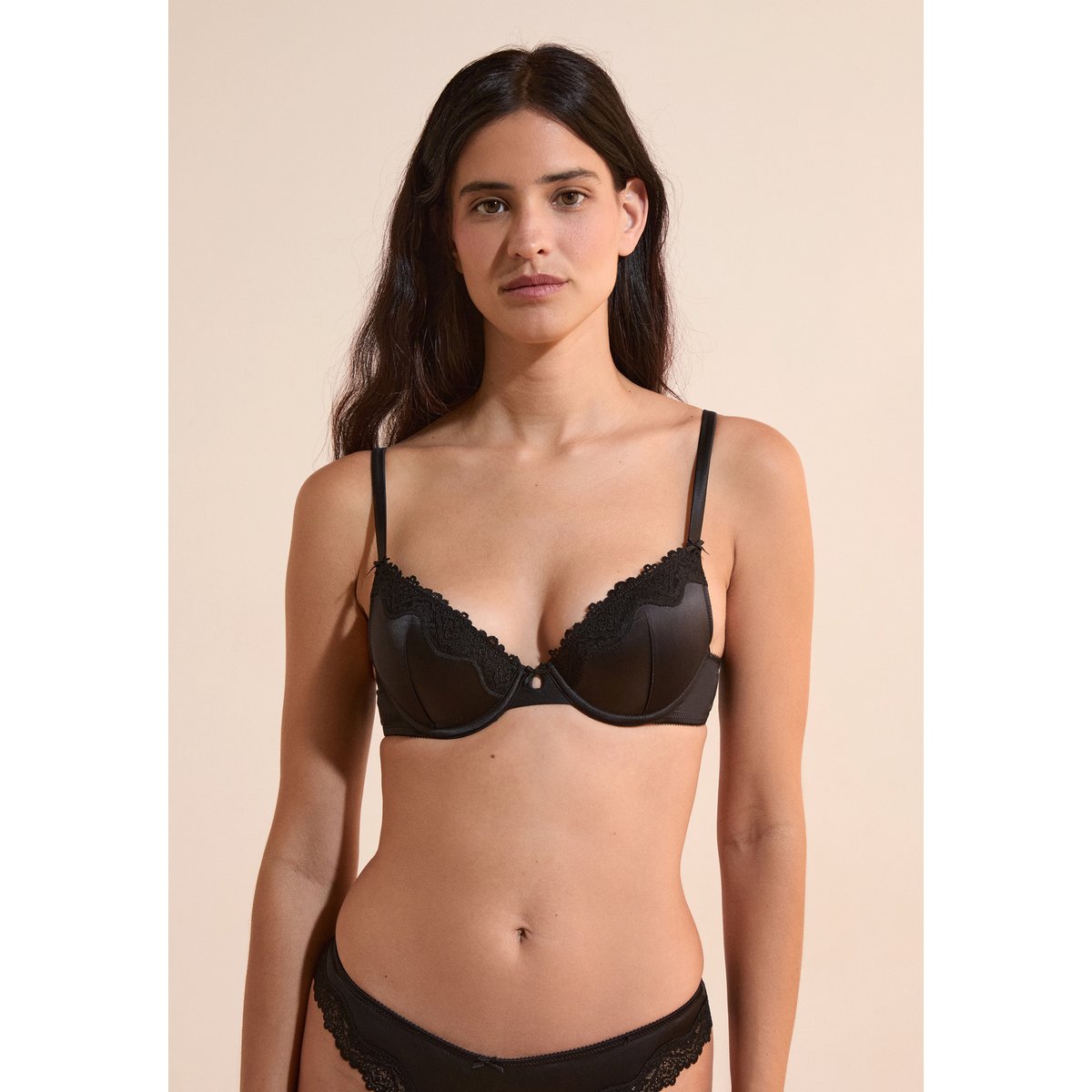 Soutien-gorge N.2 - Le push-up plongeant satiné CHUCHOTEE noir, ETAM