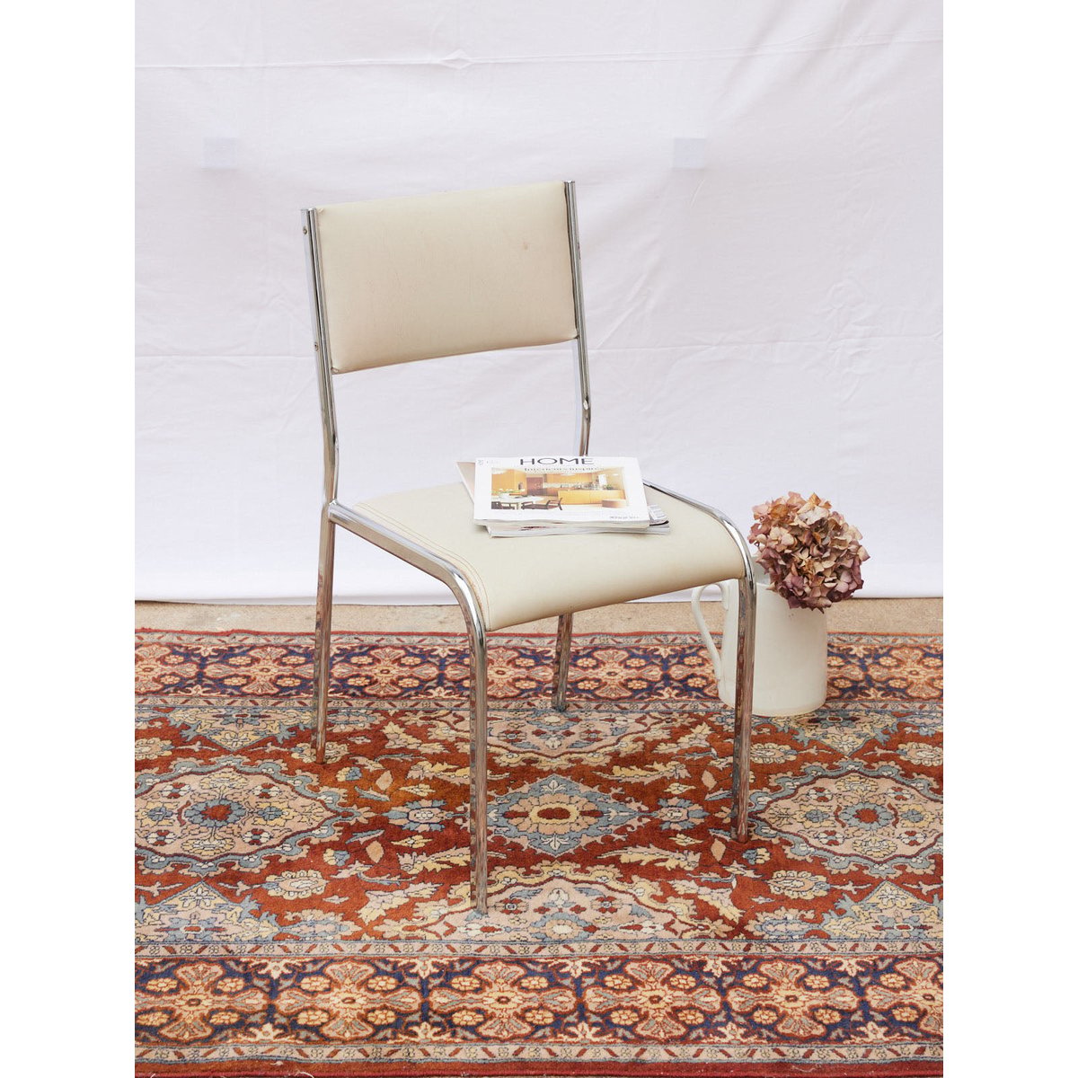 Chaise en skai et chrome Alma N°1725 - Bon état argenté, DEBONGOUT