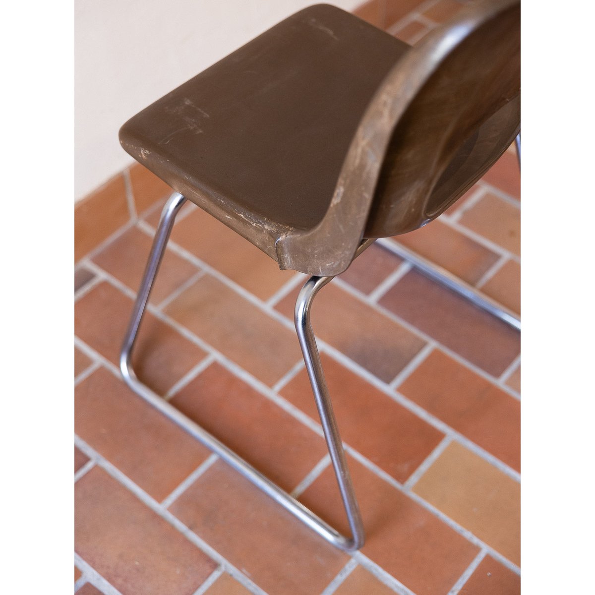 Chaise style industriel Alma N°1900 - Bon état argenté, DEBONGOUT